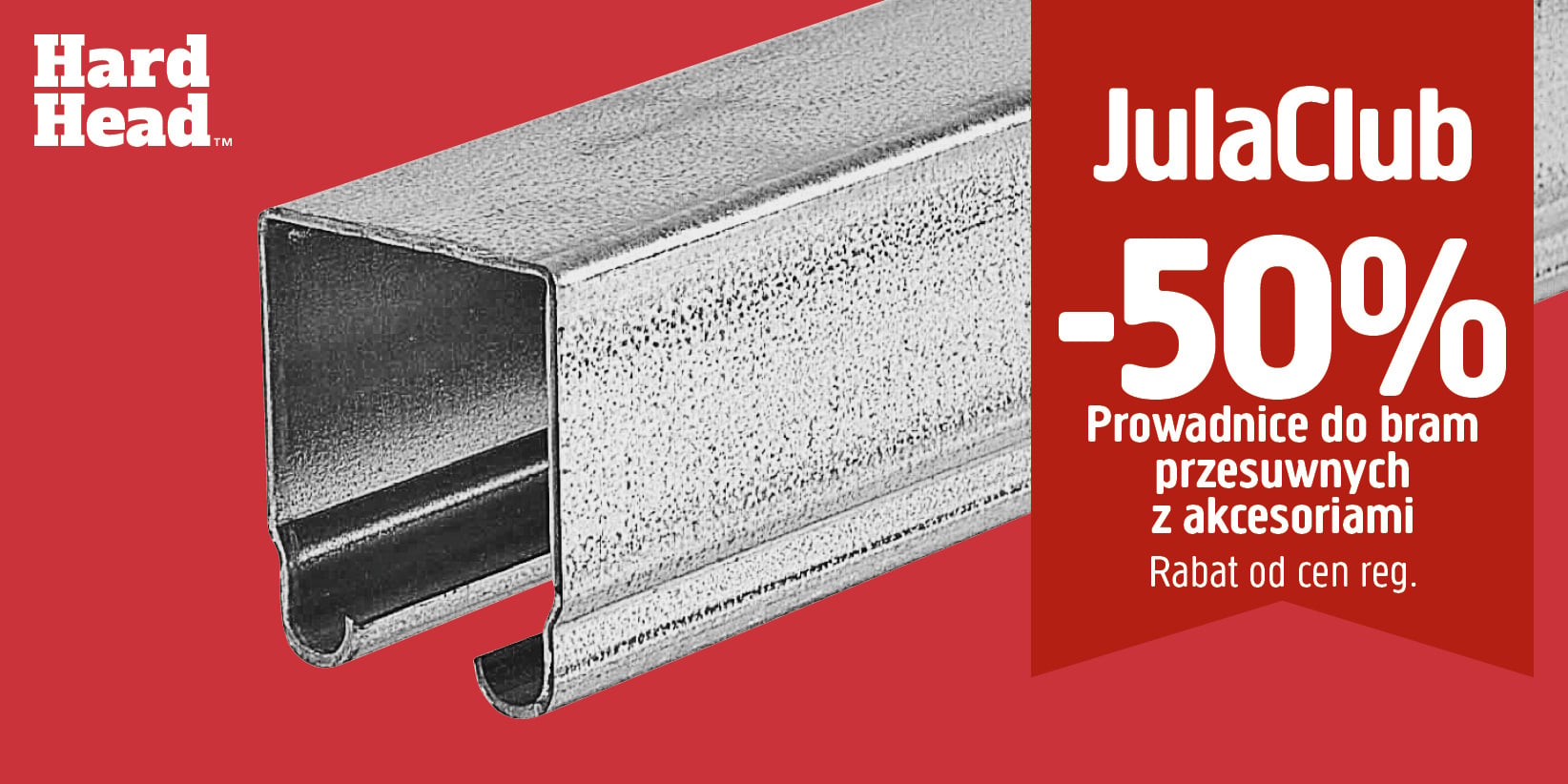 Zbliżenie na metalową prowadnicę do bramy przesuwnej z czerwonym banerem z napisem „JulaClub –50% Prowadnice do bram przesuwnych z akcesoriami” oraz „Rabat od cen regulaminowych”. W lewym górnym rogu widnieje logo Hard Head.