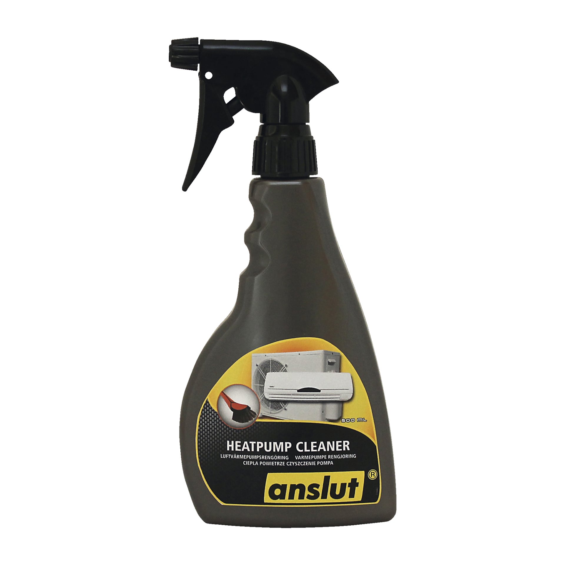 En svart sprayflaska med Anslut-logotypen och "Värmepumpsrengörare" på etiketten, med ikoner av en luftkonditionering och en fläkt, står mot en gul bakgrund. Flaskan har ett utlösarspraymunstycke.