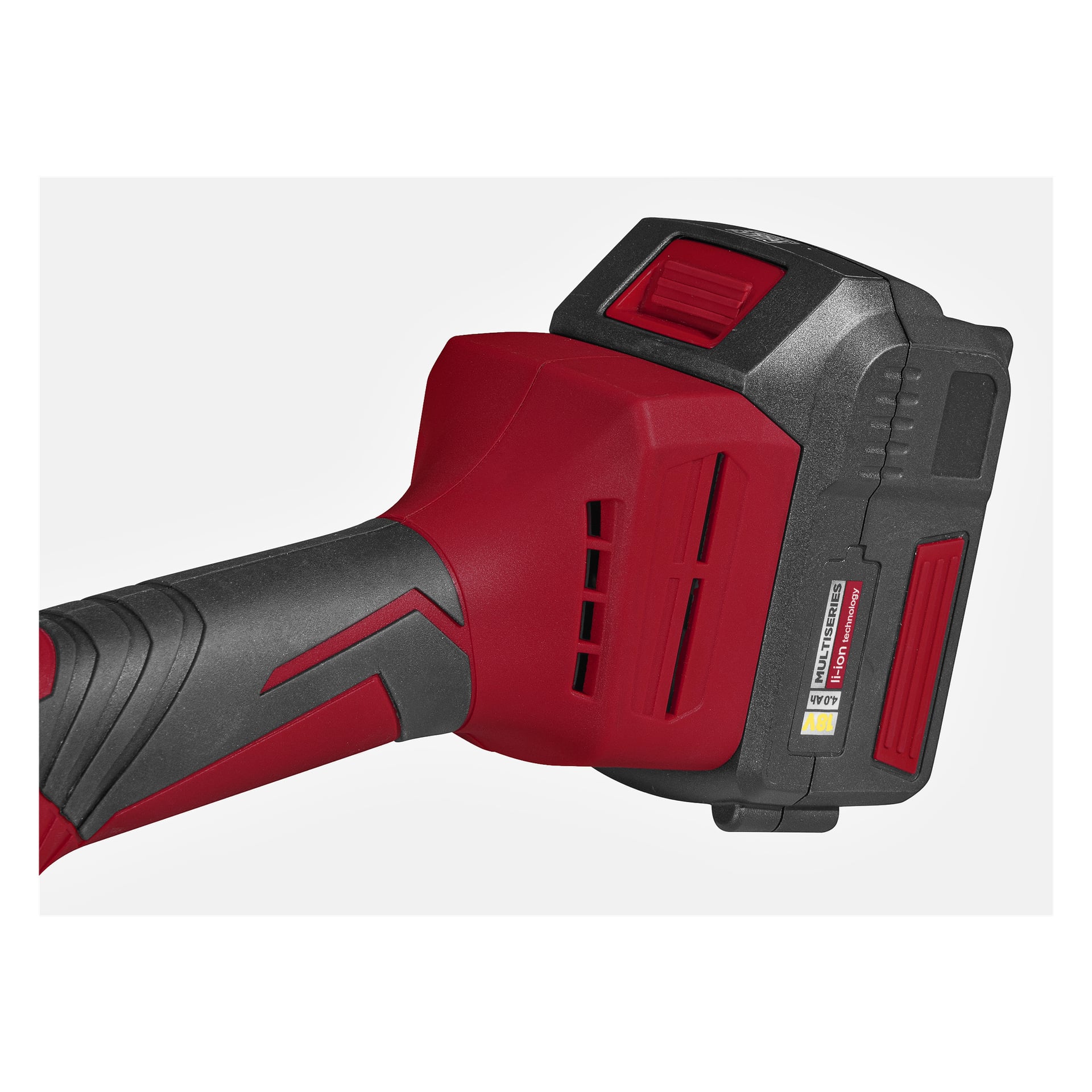 Zbliżenie na uchwyt czerwono-czarnej maszyny do polerowania oscylującego Meec Tools Multiseries PO-18V HOME 500, podkreślające szczeliny wentylacyjne, teksturowany uchwyt, część etykiety oraz prostokątną komorę na baterie.