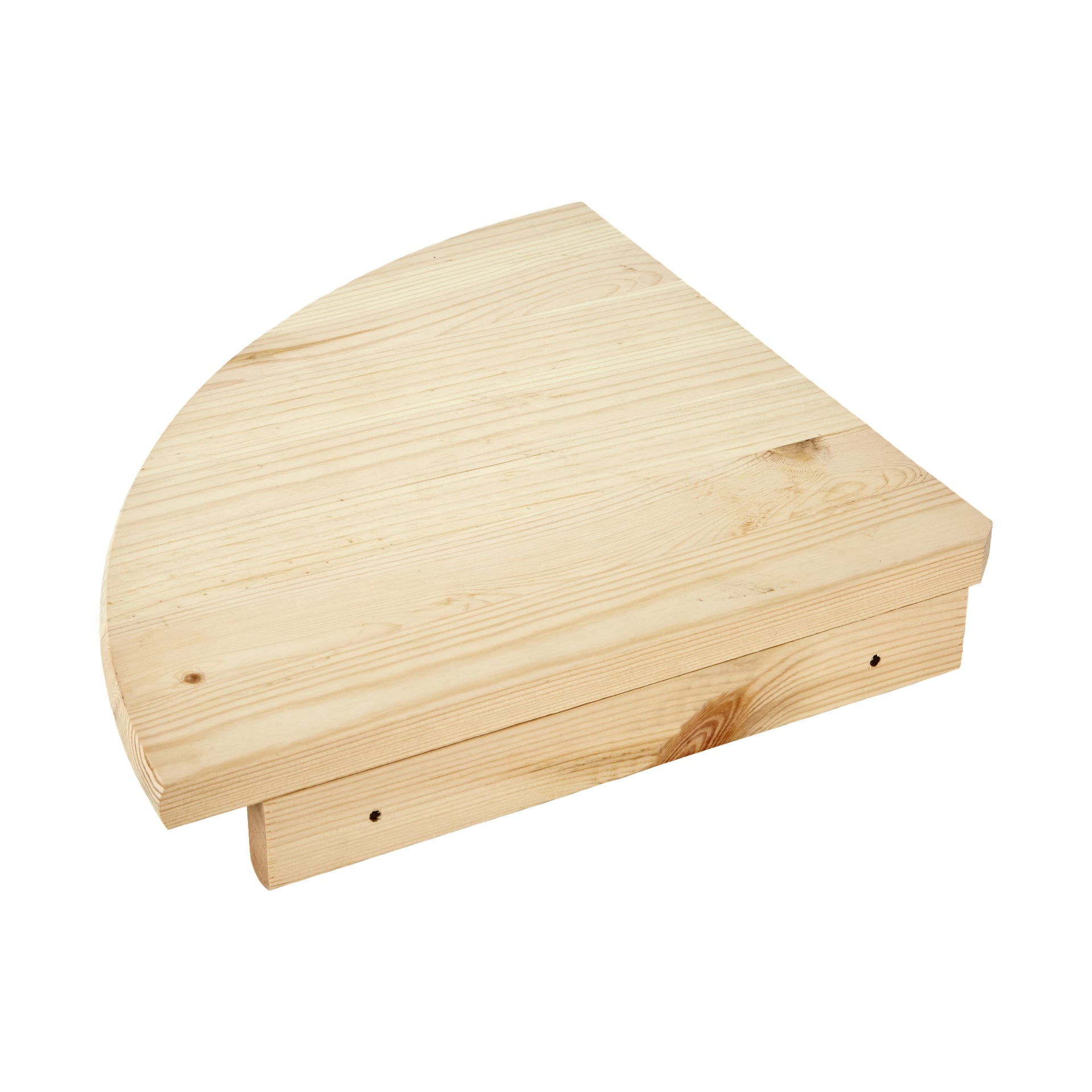 Hard Head-hjørnehyllen viser en minimalistisk kvartsirkelform laget av lyst tre, som fremhever dens naturlige åring og slanke finish. To braketter under hyllen gir støtte.