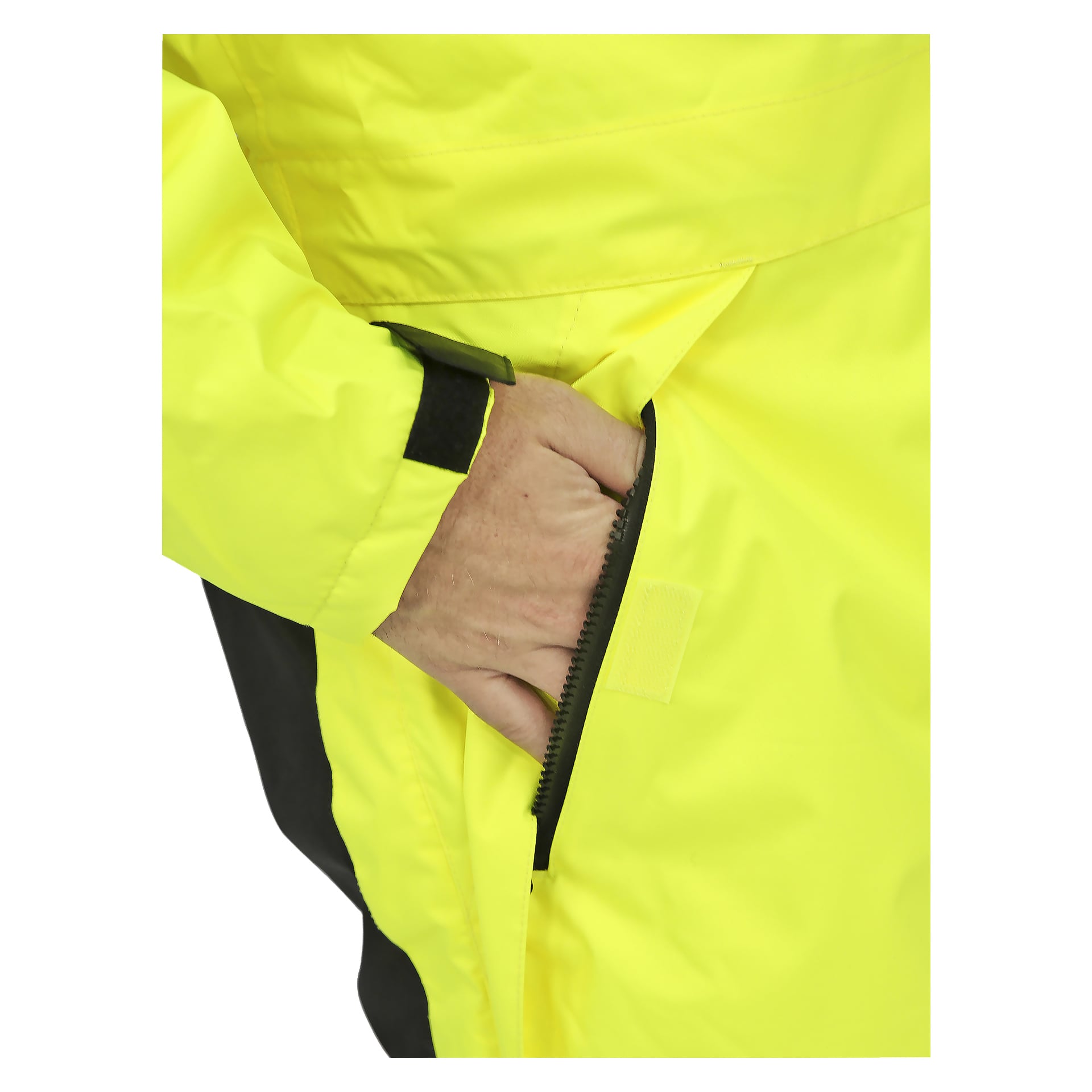 Käsi kurkottaa Bluewear High-visibility -haalarien vetoketjulliseen taskuun, jotka ovat kirkkaan keltaisia, mustalla osalla ja hihassa on musta koukku- ja lenkkikiinnitys.