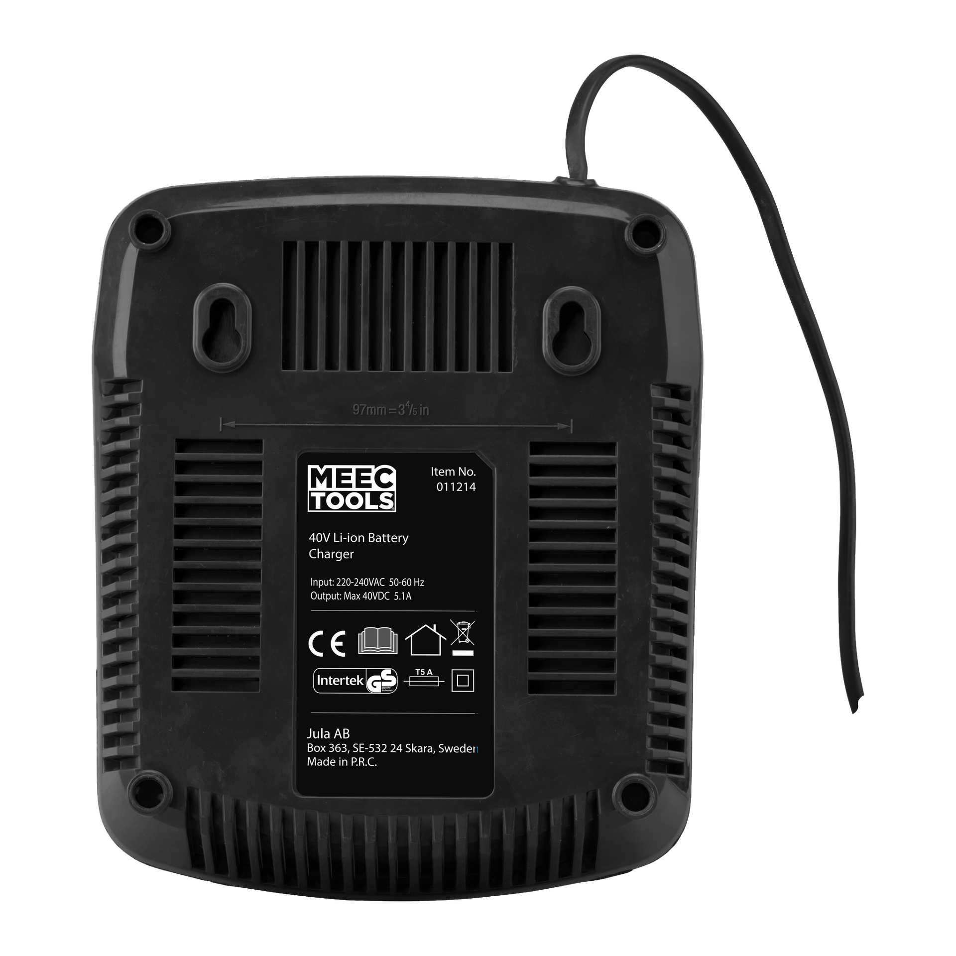 Undersidan av en svart Meec Tools Multiseries 40 V Quick-laddare syns, med dess specifikationsetikett, två monteringsskruvhål, ventilationsspår och en strömkabel som sticker ut från övre högra hörnet.