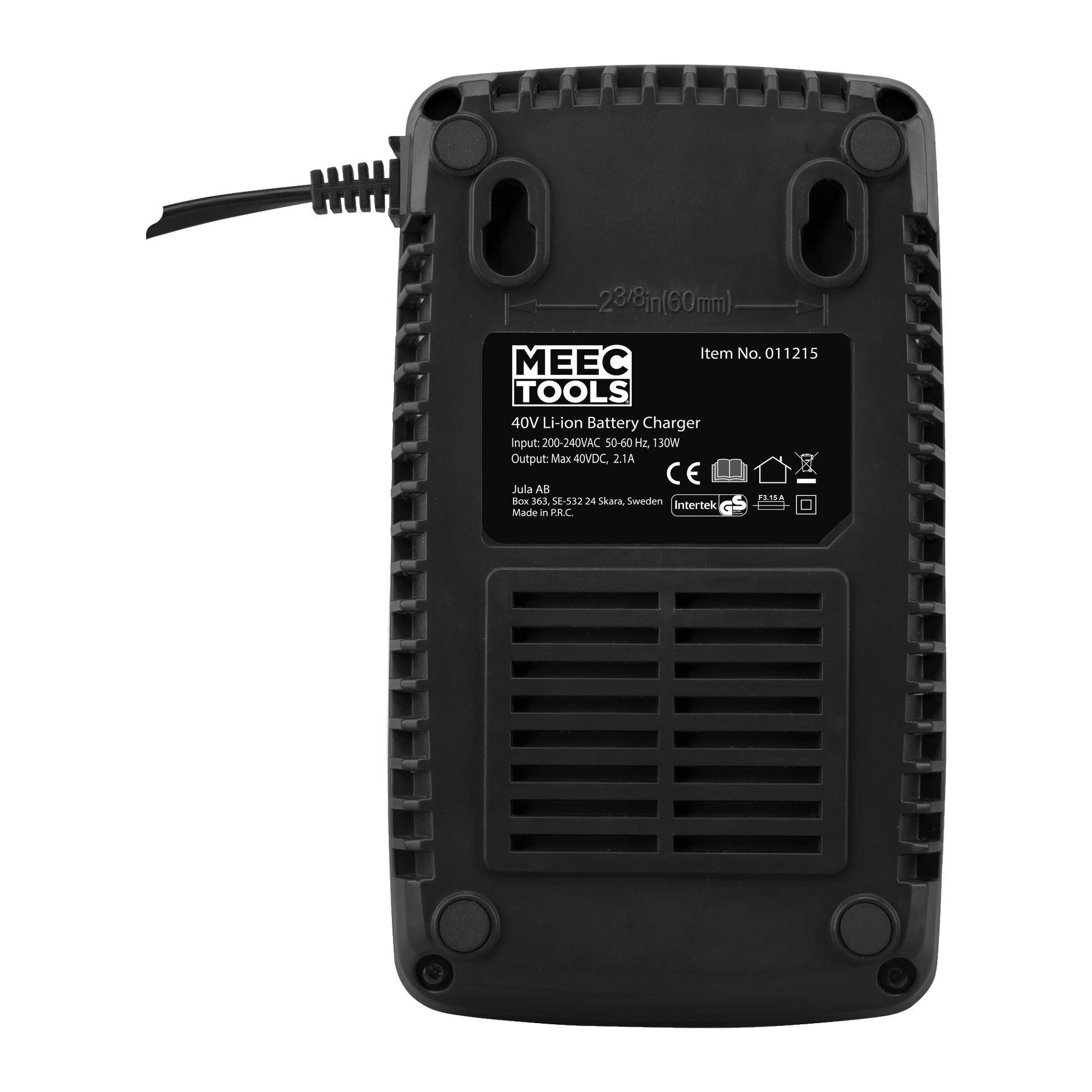 Nedre vyn av en svart Meec Tools Multiseries 40 V batteriladdare visar en etikett med tekniska detaljer och två platser för montering. Den anslutna strömkabeln syns uppe i vänstra hörnet.