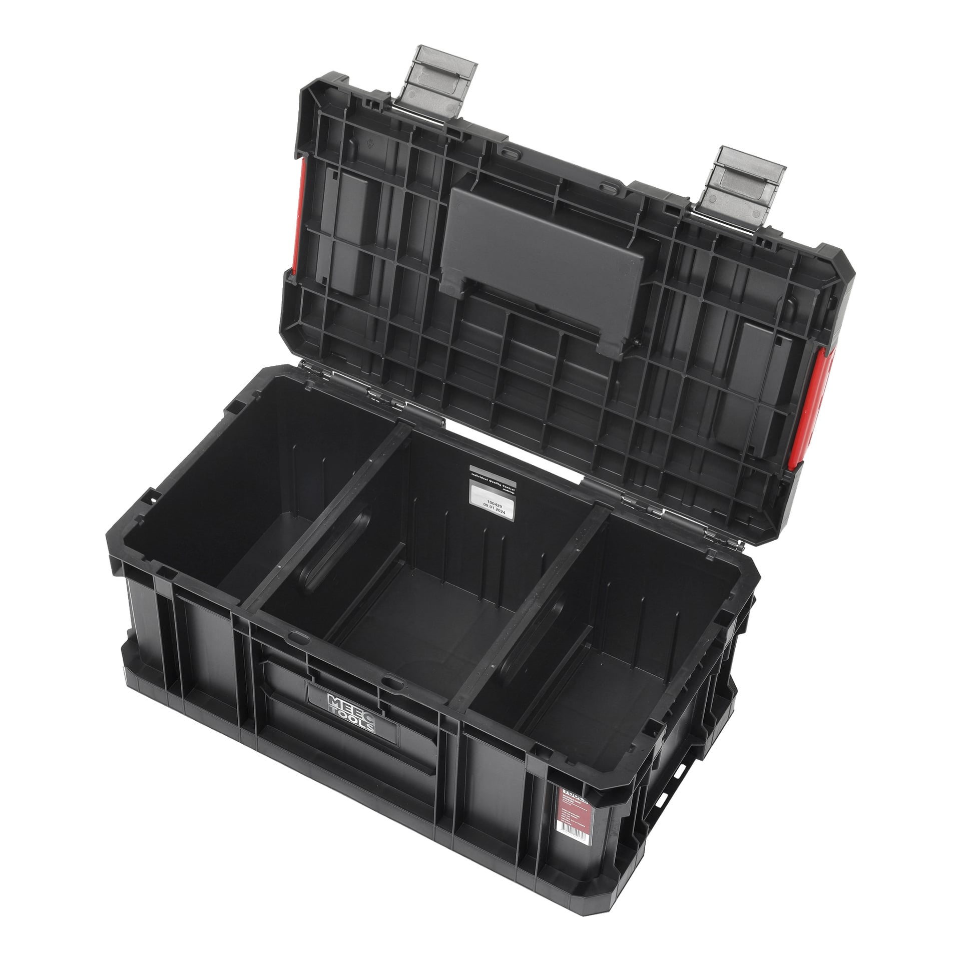 En stor svart plastlåda Meec Tools Module-Box System IV visas med öppet gångjärnslock och visar tre inre fack. Två röda lås är placerade i framhörnen, och en etikett finns på innerväggen.