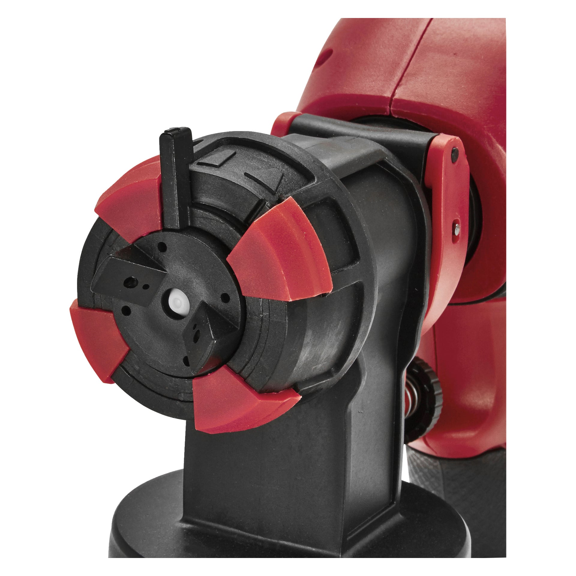 Zbliżenie czarno-czerwonego mechanizmu zaciskowego Meec Tools Multiseries Paint Sprayer PG-18V HOME 500, ze szczególnym uwzględnieniem teksturowanych podkładek chwytowych oraz części obudowy narzędzia. Tło jest delikatnie rozmyte.