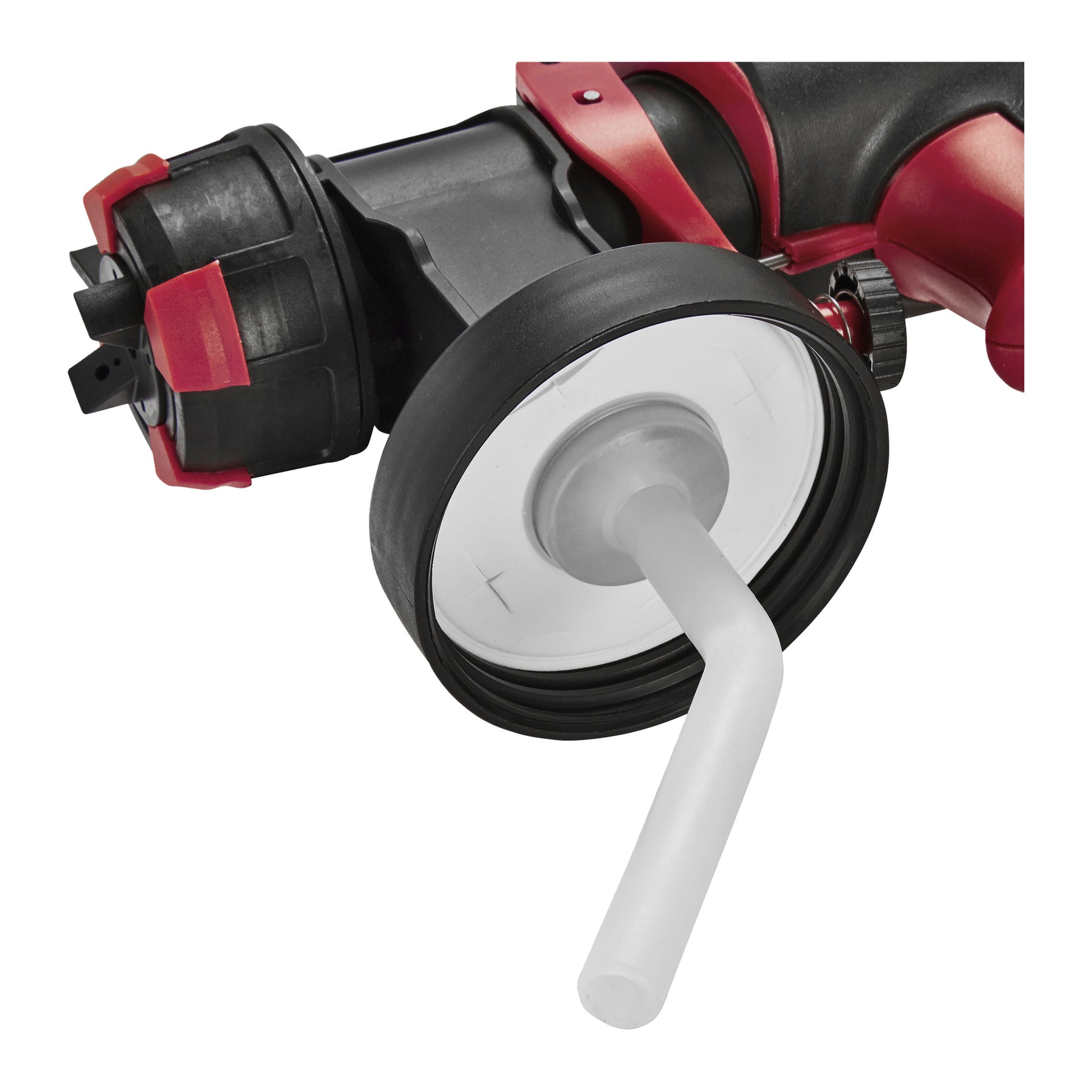 Szczegółowy widok Meec Tools Multiseries Paint Sprayer PG-18V HOME 500, prezentujący jego czarno-czerwone ciało. Stryskiwacz wyposażony jest w białą, okrągłą dyszę oraz białą, skośną rurkę wysuwającą się ze środka. Sceneria jest minimalistyczna i wolna od rozpraszaczy.