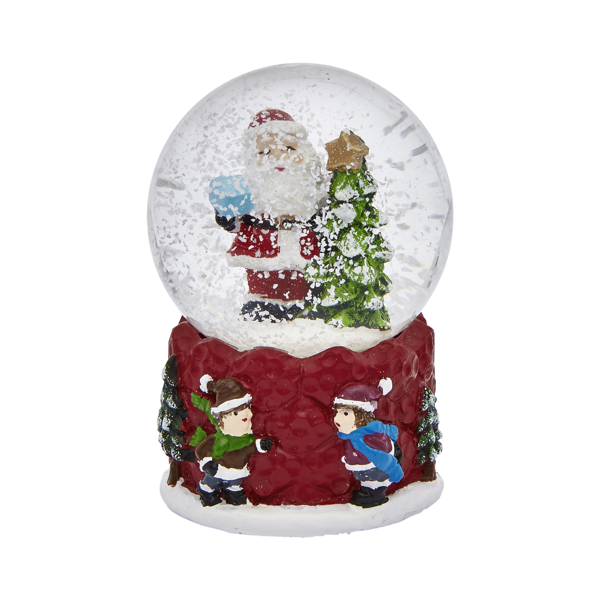 EKVIP Snow Globe pokazuje Świętego Mikołaja trzymającego niebieski prezent obok choinki, otoczonego wirującym sztucznym śniegiem. Globus spoczywa na czerwonej podstawie ozdobionej małymi figurkami dzieci ubranych na zimę oraz maleńkimi drzewami zimozielonymi.