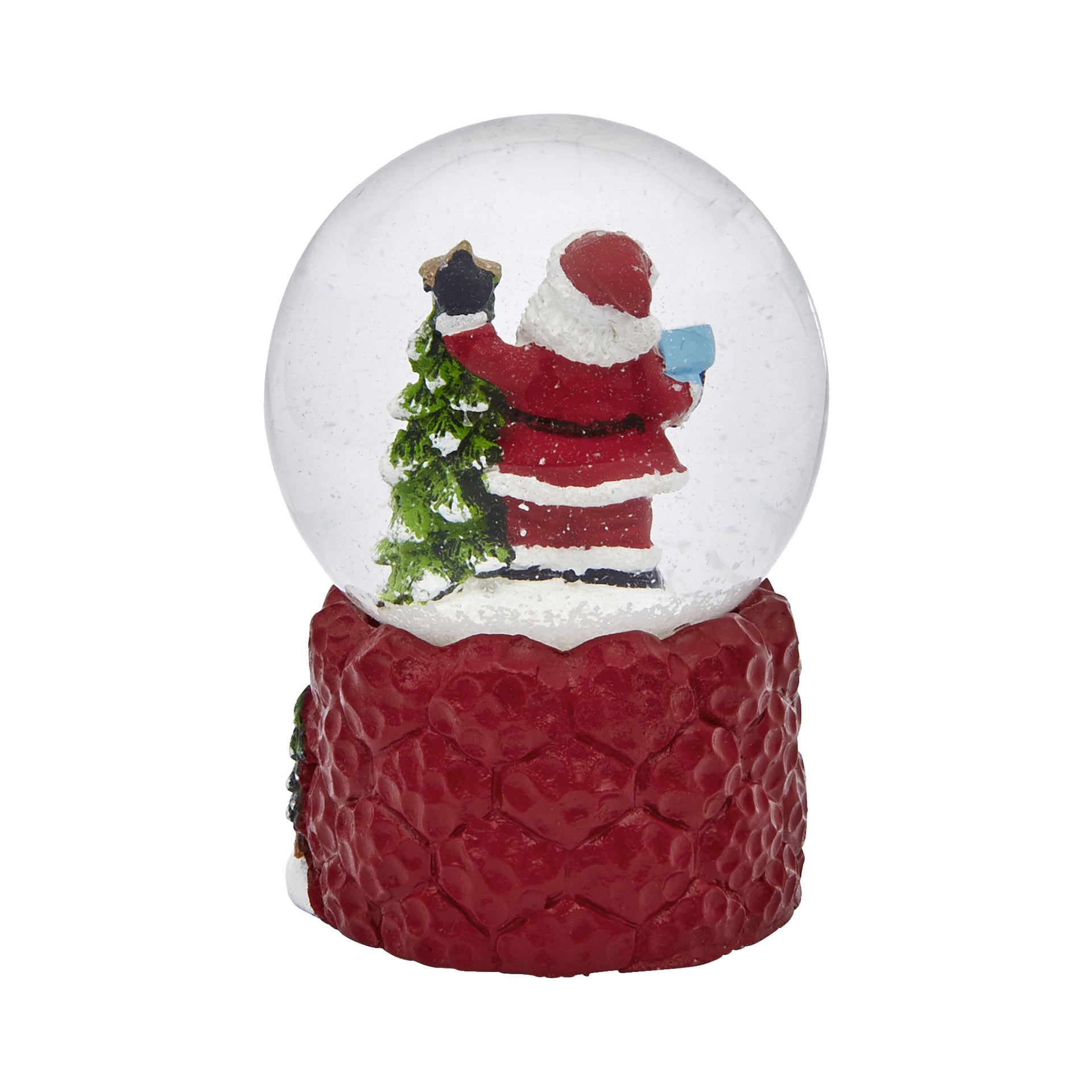 EKVIP Snow Globe przedstawia Świętego Mikołaja trzymającego niebieski prezent i sięgającego, by umieścić gwiazdę na zielonej choince, a globus spoczywa na fakturowanej czerwonej podstawie.
