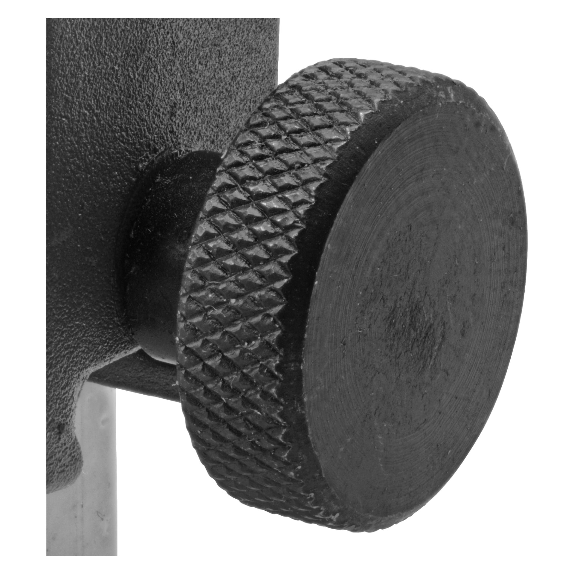 Detaljerad vy av en rund, texturerad svart metallknopp fäst vid en Meec Tools Pipe Cutter, som verkar fungera som verktygets justerings- eller åtdragningsskruv.