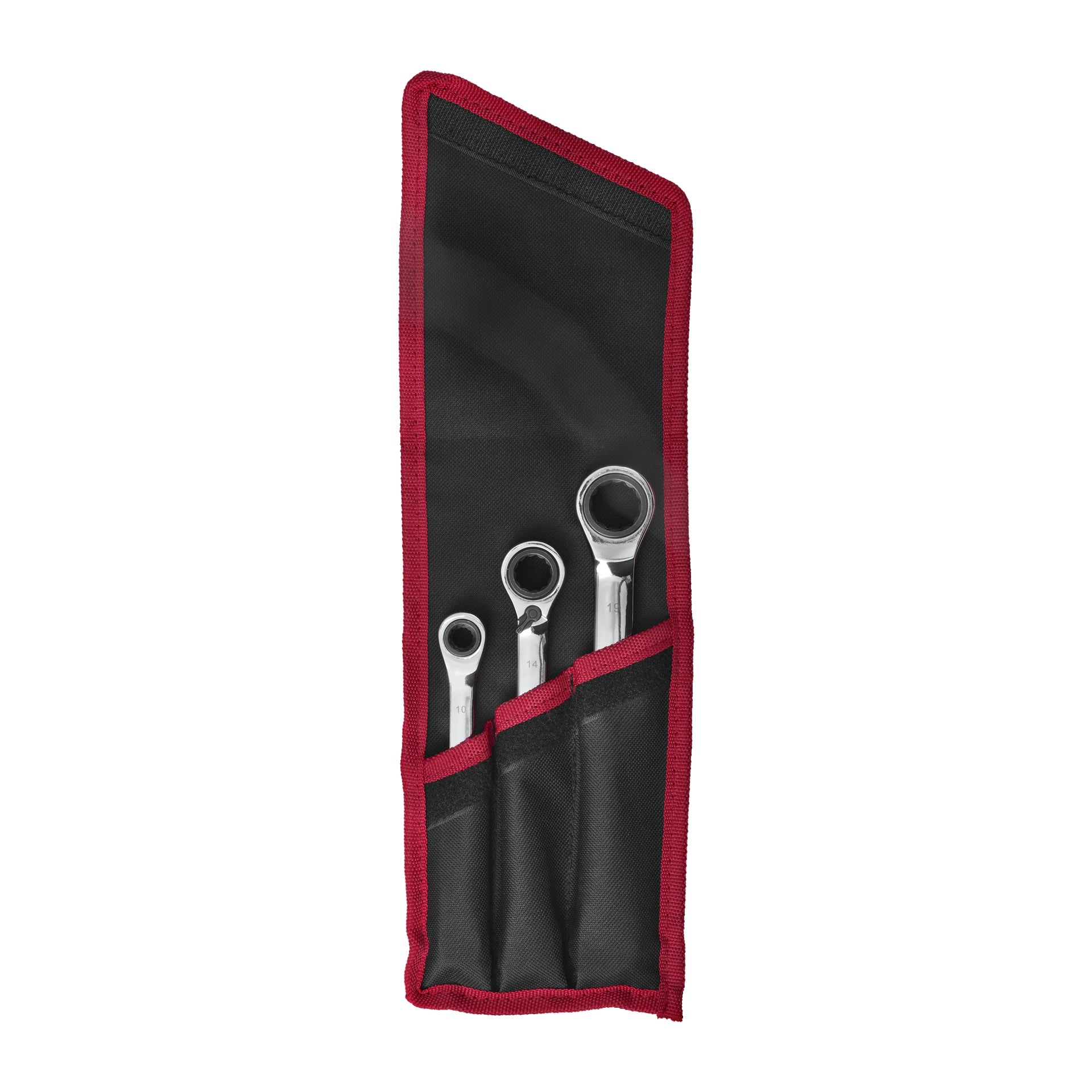 Meec Tools Ratchet Wrench Set inkluderer tre metallskrallenøkler i ulike størrelser, hver pent plassert i sin egen lomme inne i en svart stoffpose med rød kant. Posen er delvis åpen, og viser skiftenøklene inni.