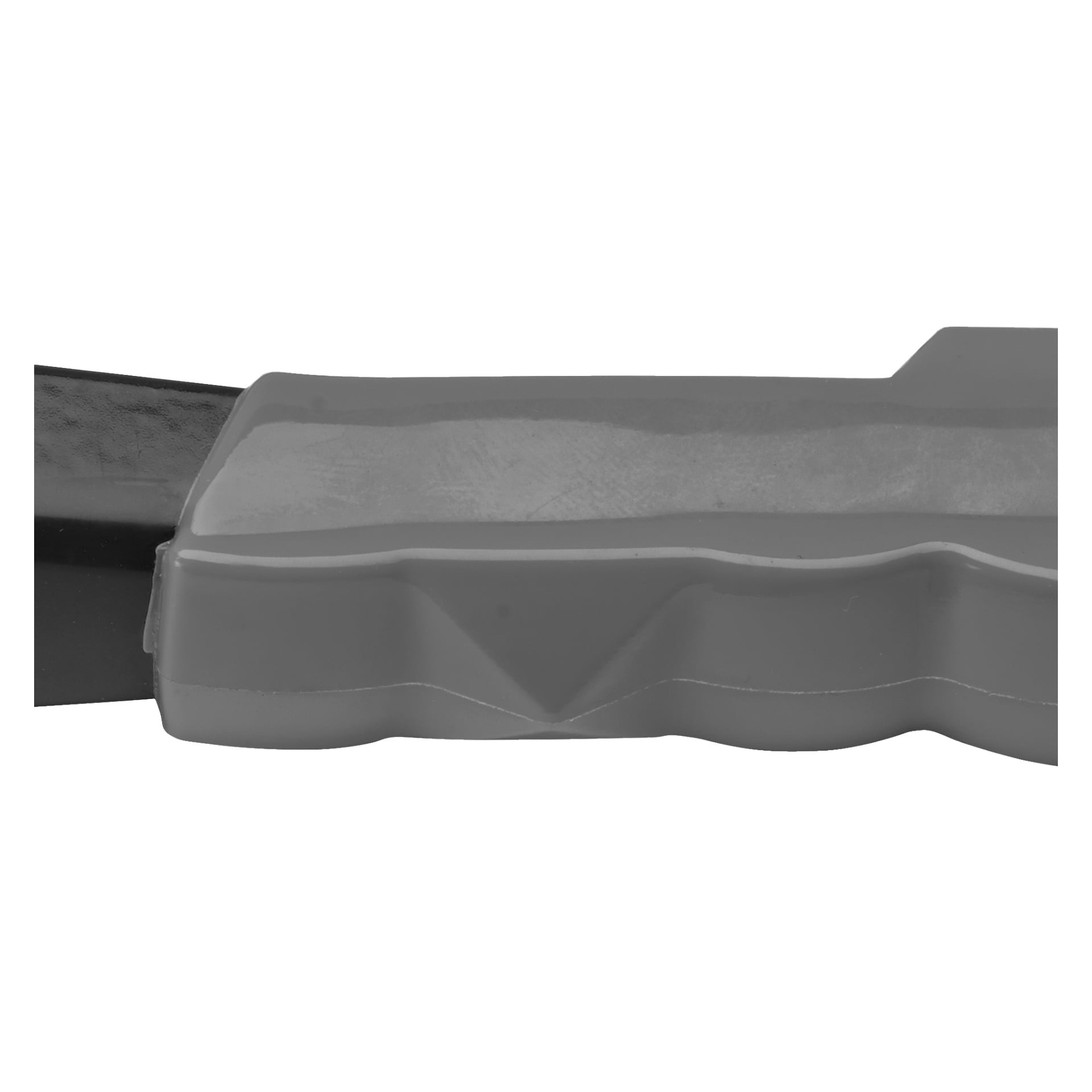 Detaljert visning av et svart og grått Meec Tools naglepistolhåndtak, som fremhever det teksturerte grepet og en del av verktøyets hode til venstre, med fokus på materialet og ergonomisk design.