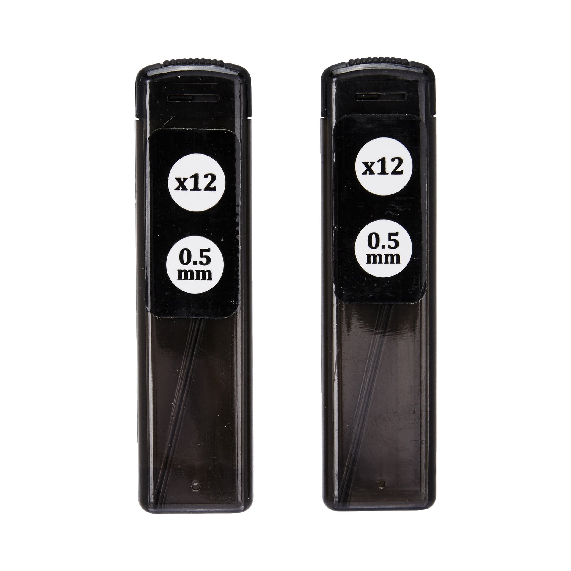 Ett par genomskinliga svarta plastfodral, vardera märkt med "x12" och "0,5 mm", innehåller påfyllningar för stiftpennor. Behållarna har flip-top-lock som visar blyertsstiften inuti, och presenteras som Pencil Lead Refill 2 Pack från No Brand EMW.