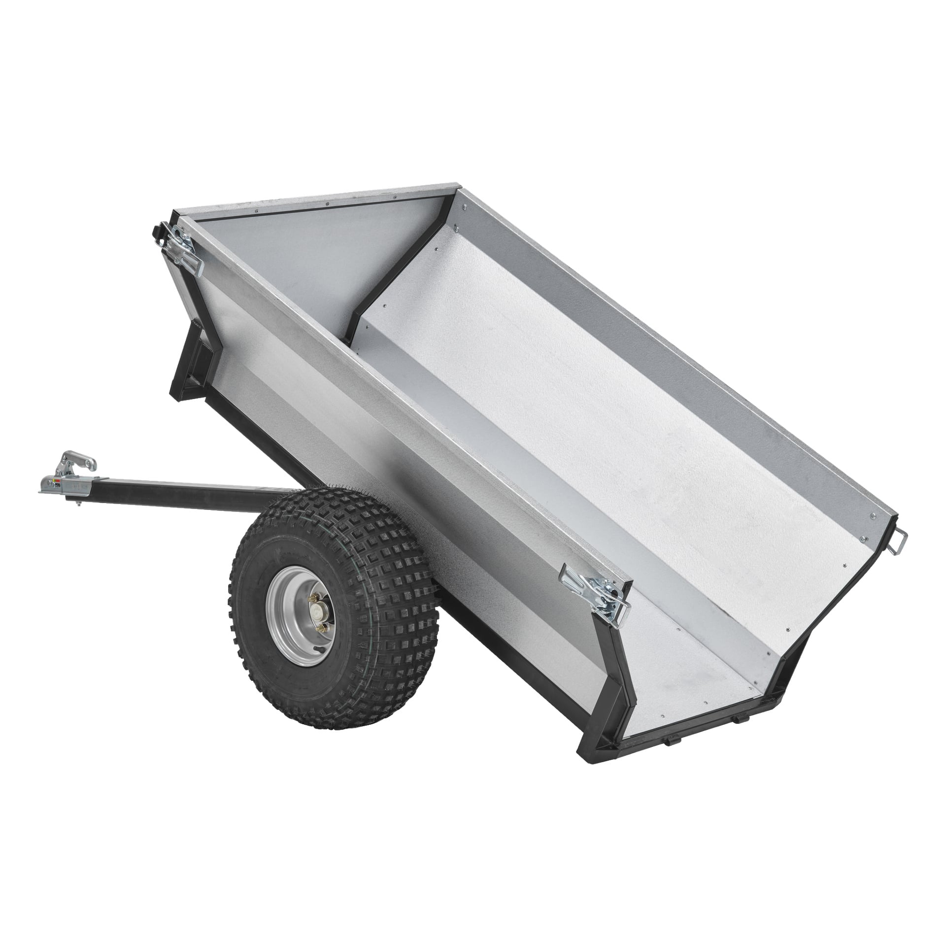 En Hamron ATV-trailer är placerad med ena sidan upphöjd, vilket visar sin robusta svarta ram, grå metallpaneler, stora robusta däck och en dragkrokarm redo att kopplas till fordonet.