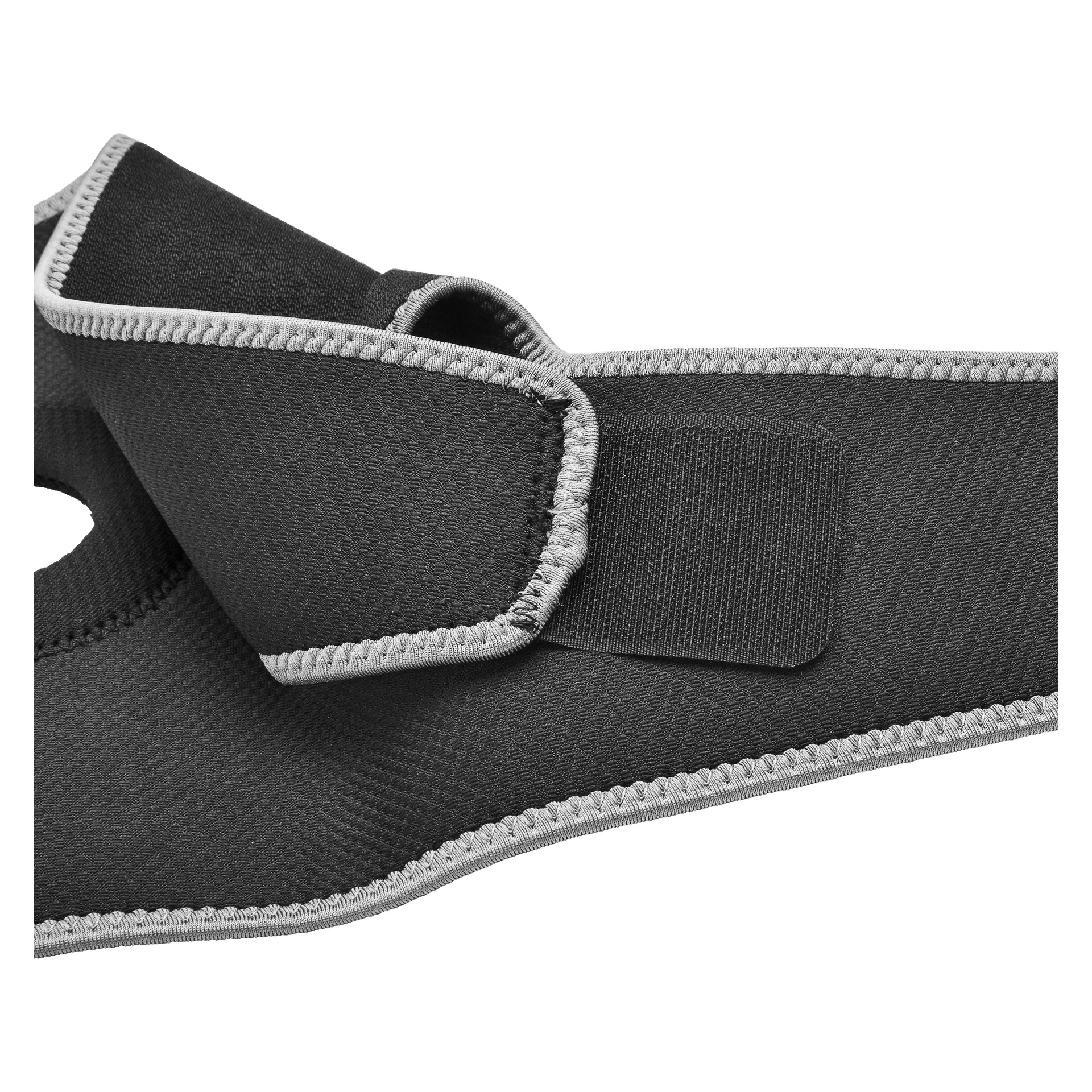 Närbild på ett Bluewear knästöd gjort av svart neopren med grå kant, med öppet område vid knäskålen och en hak-och-ögla rem för justerbar passform.