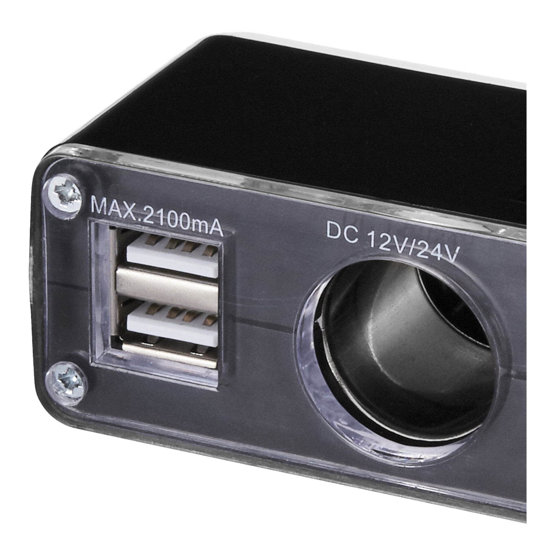 Nærbilde av Hamron strømstripen, en svart enhet med to USB-porter merket MAX. 2100mA og en rund port merket DC 12V/24V. To skruer er til stede i hjørnene av enheten.