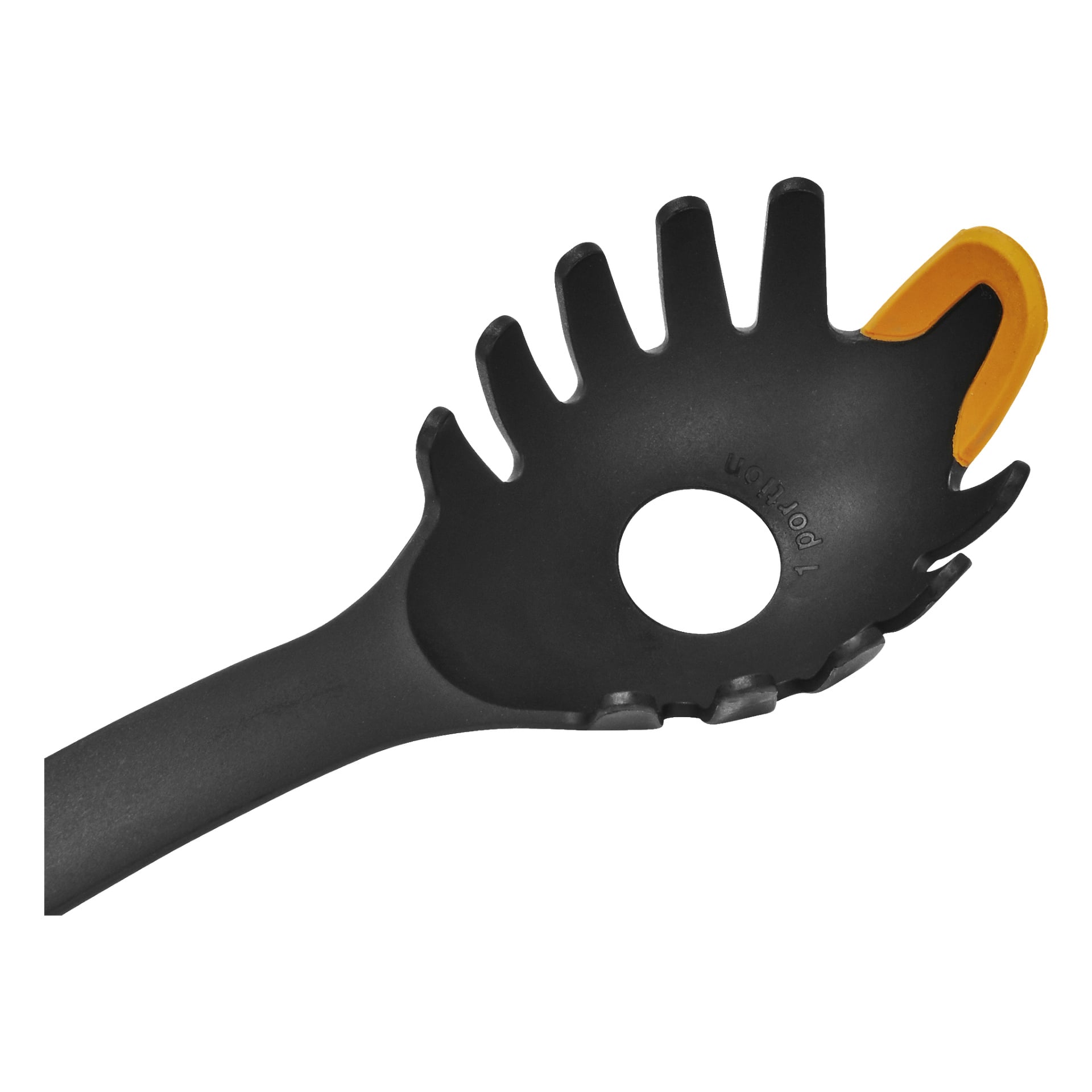 En pastaslev från Fiskars Functional Form med svart kropp, mitthål och en orange silikonaccent på ena kanten.