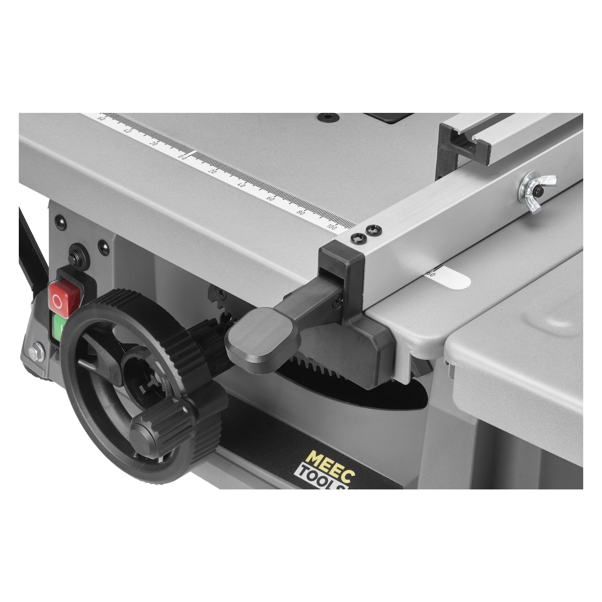 Nahaufnahme der TS-W HOME 300 Tischkreissäge von Meec Tools, die den Anschlagverstellgriff, die Maßwaage, das schwarze Rad, die Schalter und einen Teil des Logos zeigt.