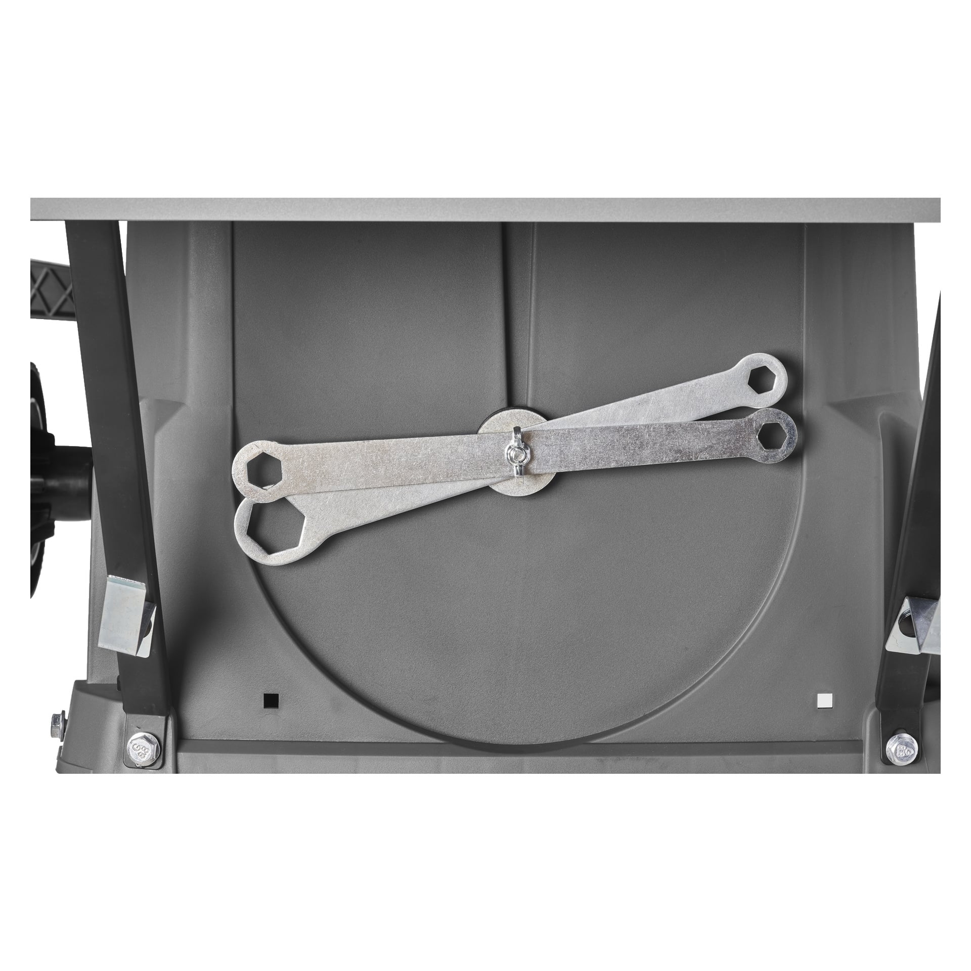 Zwei Metallschlüssel sind gekreuzt und mit einer Schraube an einer Meec Tools TS-W HOME 300 Tischkreissäge auf der grauen Metalloberfläche befestigt.