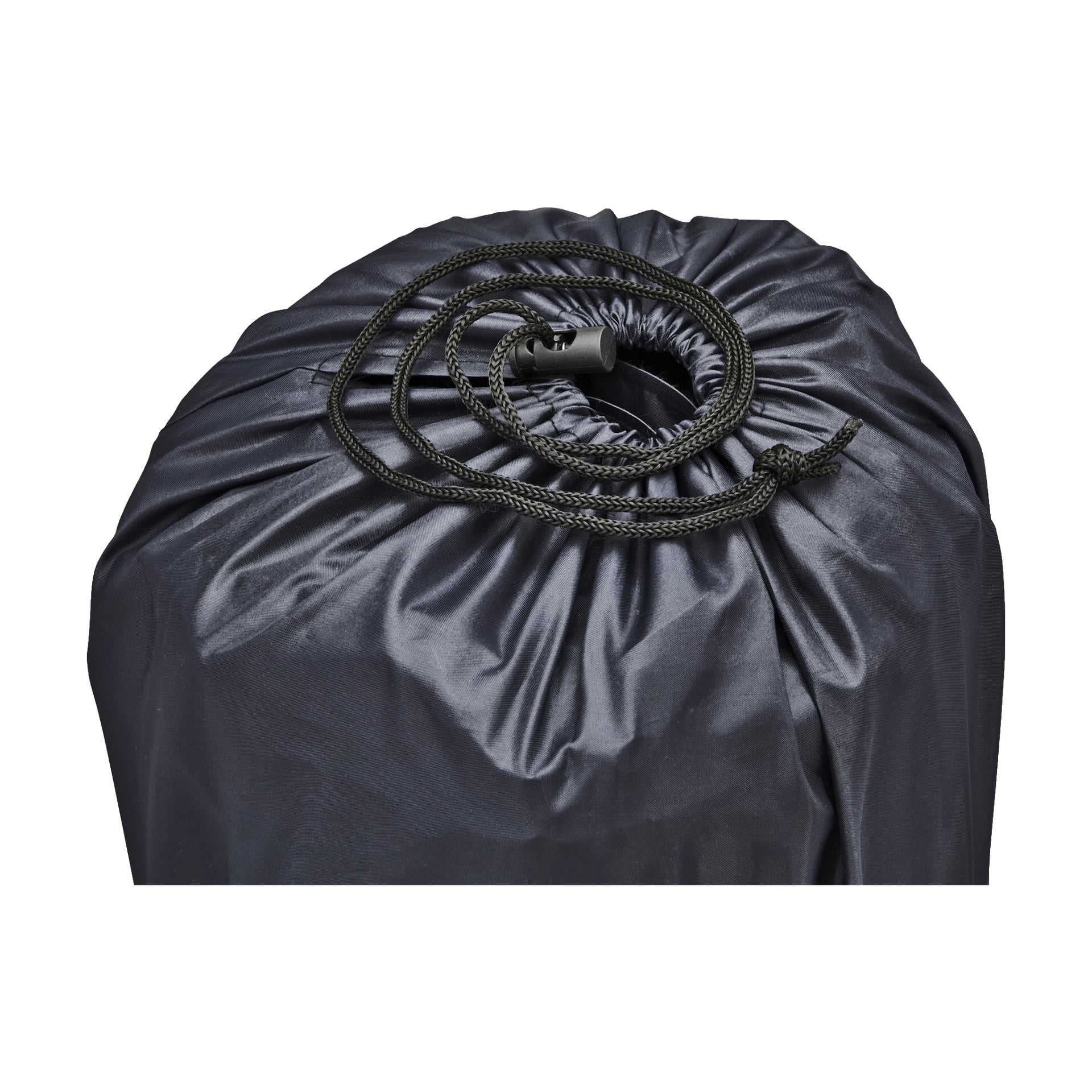 Et nærbilde av Kayoba Outdoor sin selvoppblåsende sovematte, pakket i sin blanke svarte snorpose, med en plastknapp som fester den løkkede snoren på toppen.