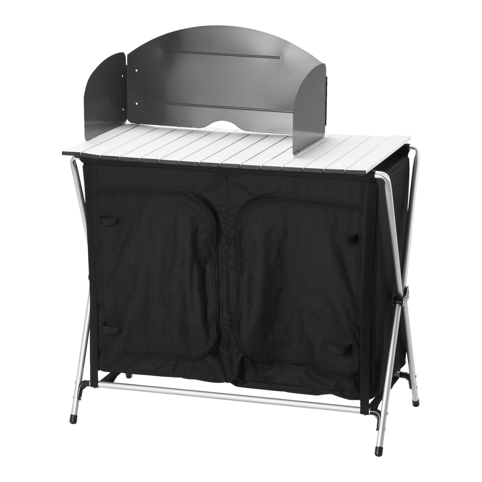 Kayoba Camping Stove 6-delt sett er et kompakt campingkjøkken med sammenleggbar metallramme, en sølvfarget overflate på toppen, en bakre vindbeskytter av metall, og to svarte oppbevaringsrom med glidelås under.