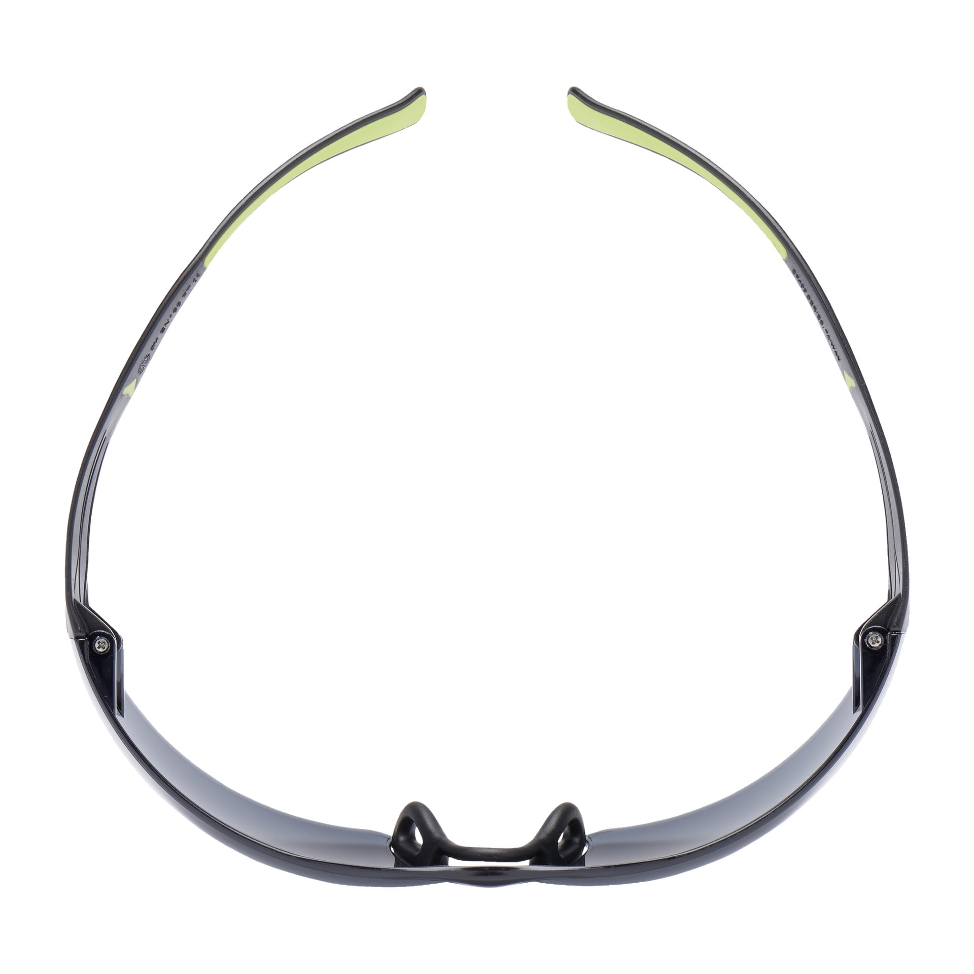 Ett par SecureFit 3M skyddsglasögon sedda ovanifrån, med mörktonade glas, gröna böjda armar, svarta nässkydd och en slank, lätt välvd båge.