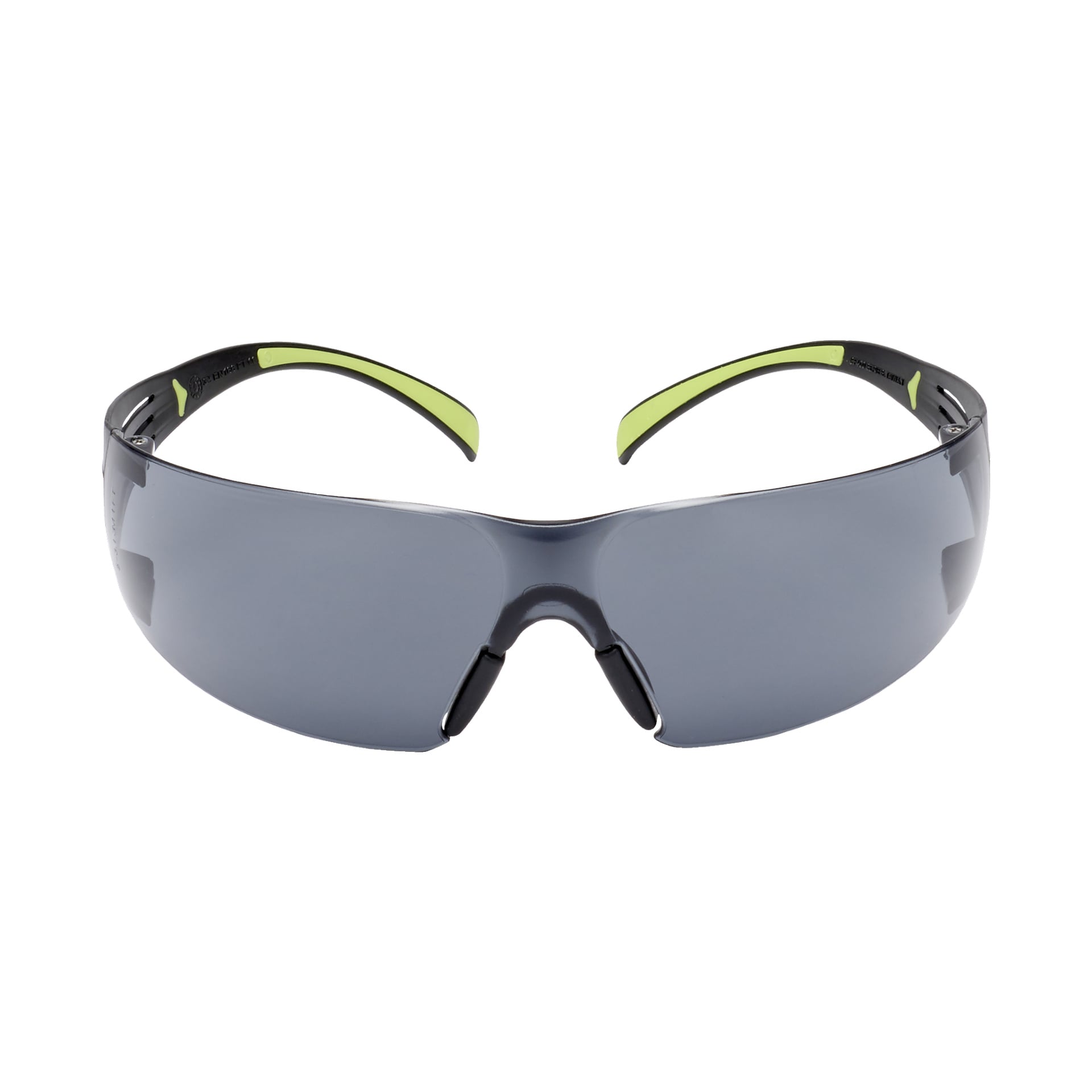 Ett par 3M skyddsglasögon SecureFit med slanka grå omslutande glas, svarta bågar och gröna inneröronar.