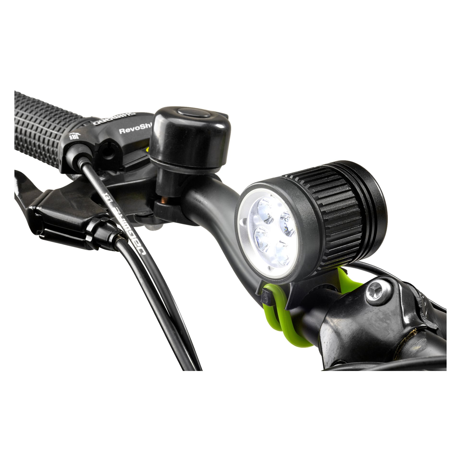 Närbild på ett cykelstyre med en Kayoba Multisport-lampa LED som är tänd och lyser med ett starkt vitt ljus. Bilden visar också klockan, växelspaken, bromshandtaget och det texturerade greppet.