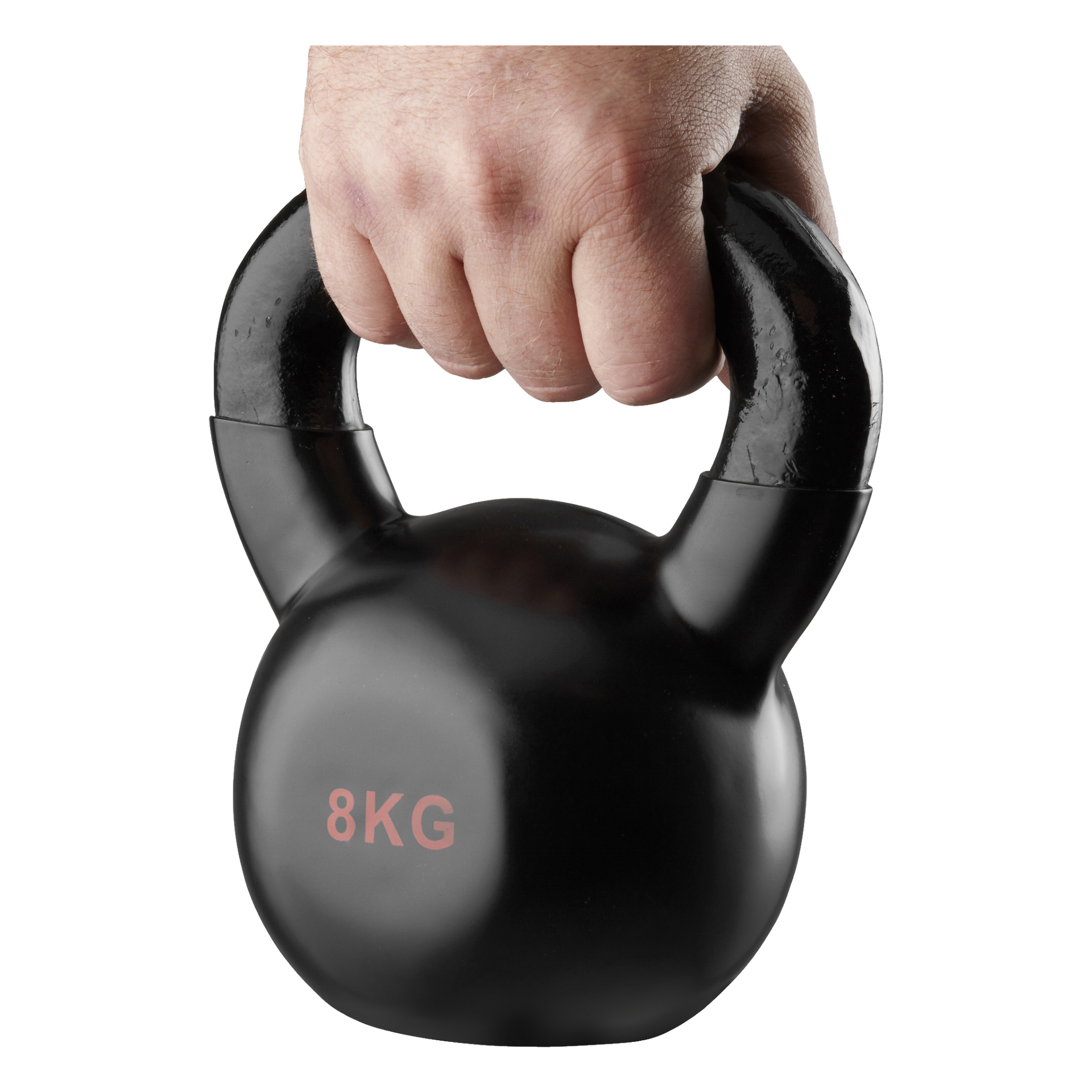 Käsi pitää kiinni Kayoba Kettlebellin kahvasta, jonka kiiltävällä mustalla pinnalla lukee punaisella kirjaimella "8 KG".