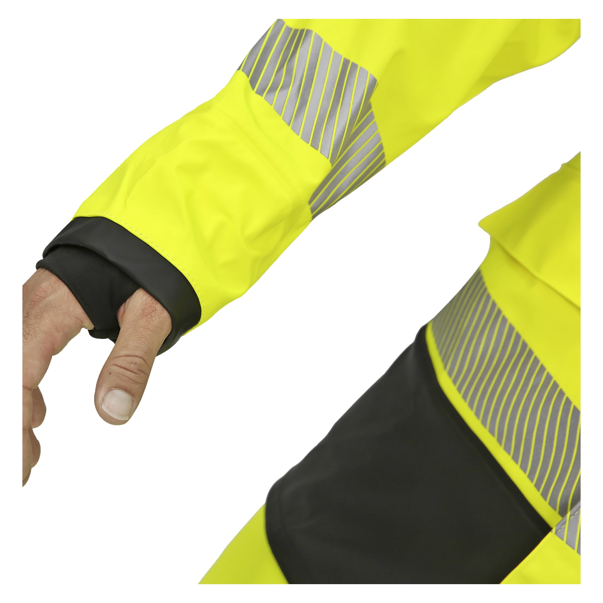 En närbild på en person i en klargul Bluewear Hi-vis regndräkt med grå reflekterande ränder, med fokus på armen, handleden och en del av bålen. Handen är synlig med fingrarna delvis böjda.