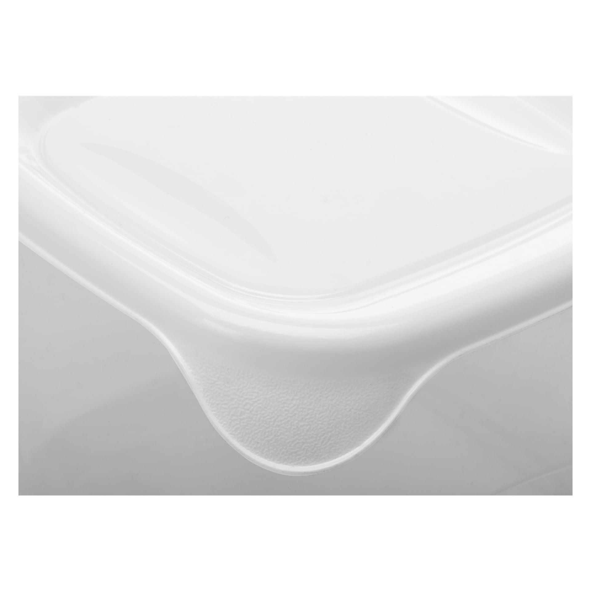 Närbild på ett vitt plastlock från en Menuett Lunchboxes 3-pack, med rundade kanter och en liten texturerad flik som sträcker sig nedåt.