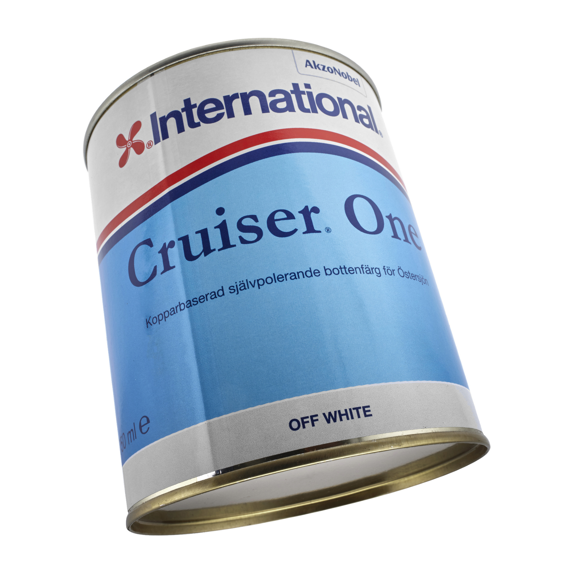 En burk International Antifouling målar Cruiser One i offwhite, med varumärke, produktnamn och beskrivning på en blå och vit etikett.