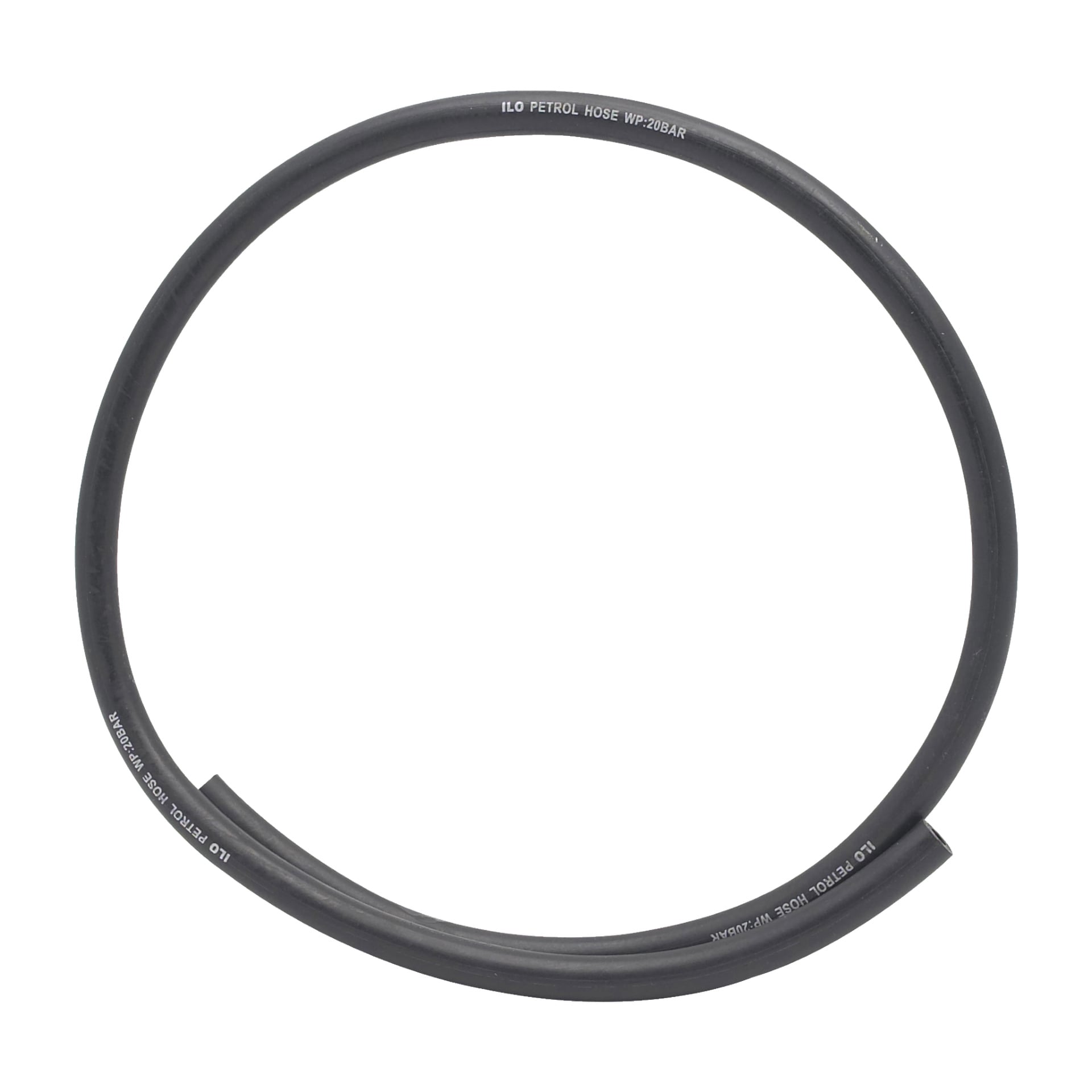 En spiralad svart Industriprodukter Fuel-slang med 1/2" innerdiameter och "BENZINSLANG WP: 20BAR" samt andra specifikationer tryckta i vitt längs hela dess längd.