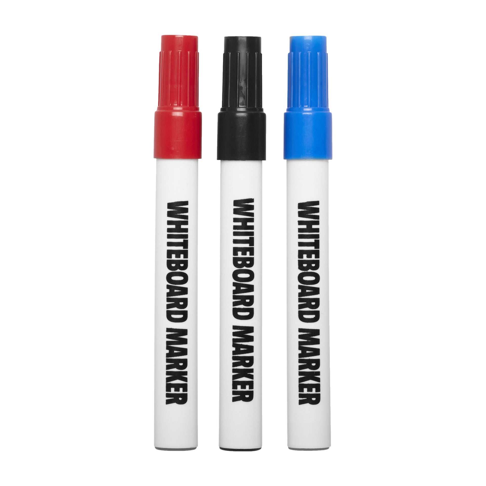 Tre oppreiste NO-merke EMW whiteboard-tusjer fra en 3-pakning er plassert side om side, hver med en hvit tønne merket "WHITEBOARD MARKER." Hettene er røde til venstre, svarte i midten og blå til høyre.