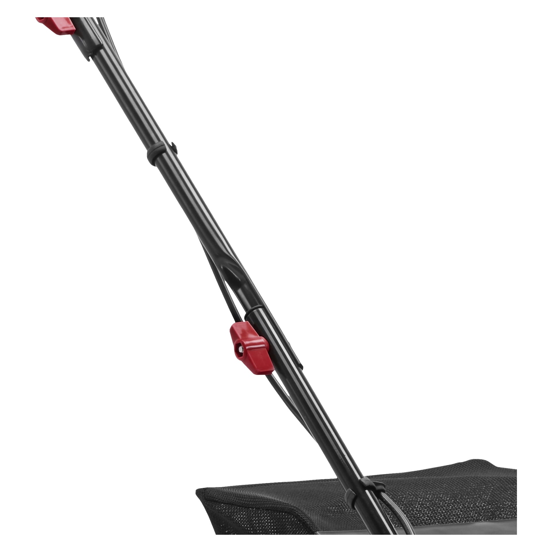En närbild av Meec Tools Scarifier 2-i-1 visar dess svarta metallhandtag med en röd justeringsspak, och en del av den svarta nätgräsfångaren syns i nedre högra hörnet.