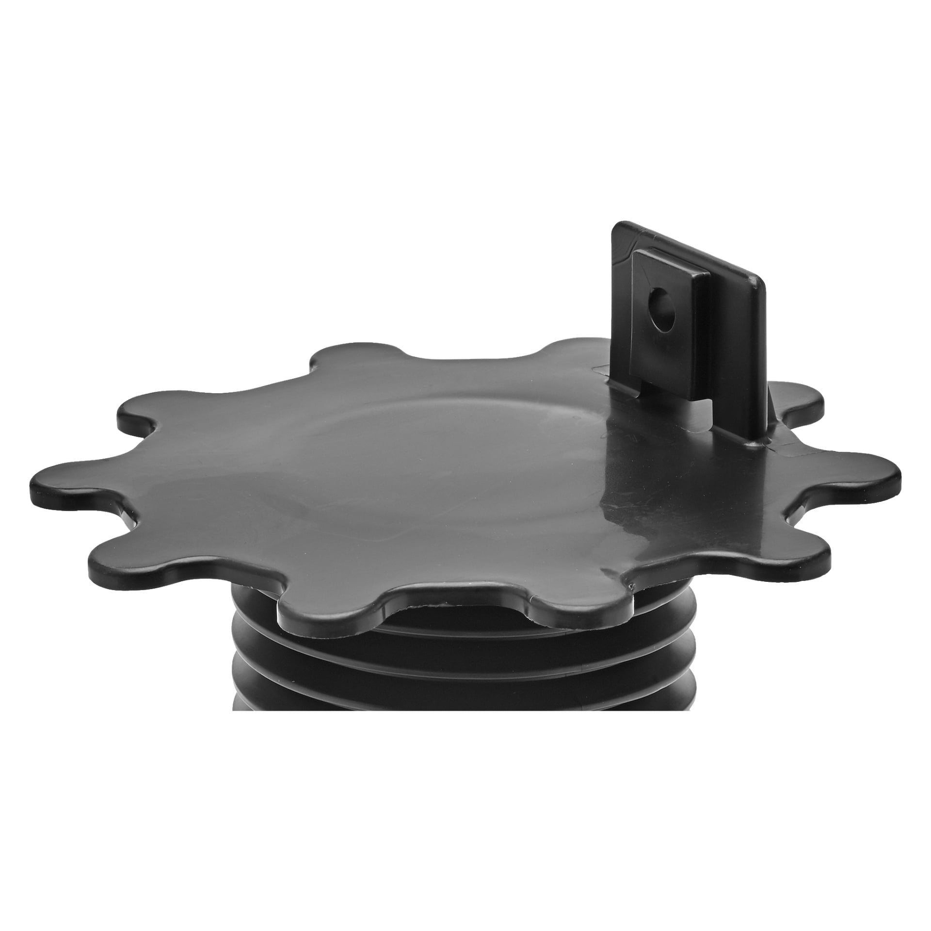Szczegółowe zbliżenie czarnego, okrągłego tarasowego postumentu Hard Head Adjustable z wycięciem, przypominającym zębatą obręcz i płaskim zakładką z otworem na górnej powierzchni, zamontowanym na żebrowanym cylindrycznym wsporniku.