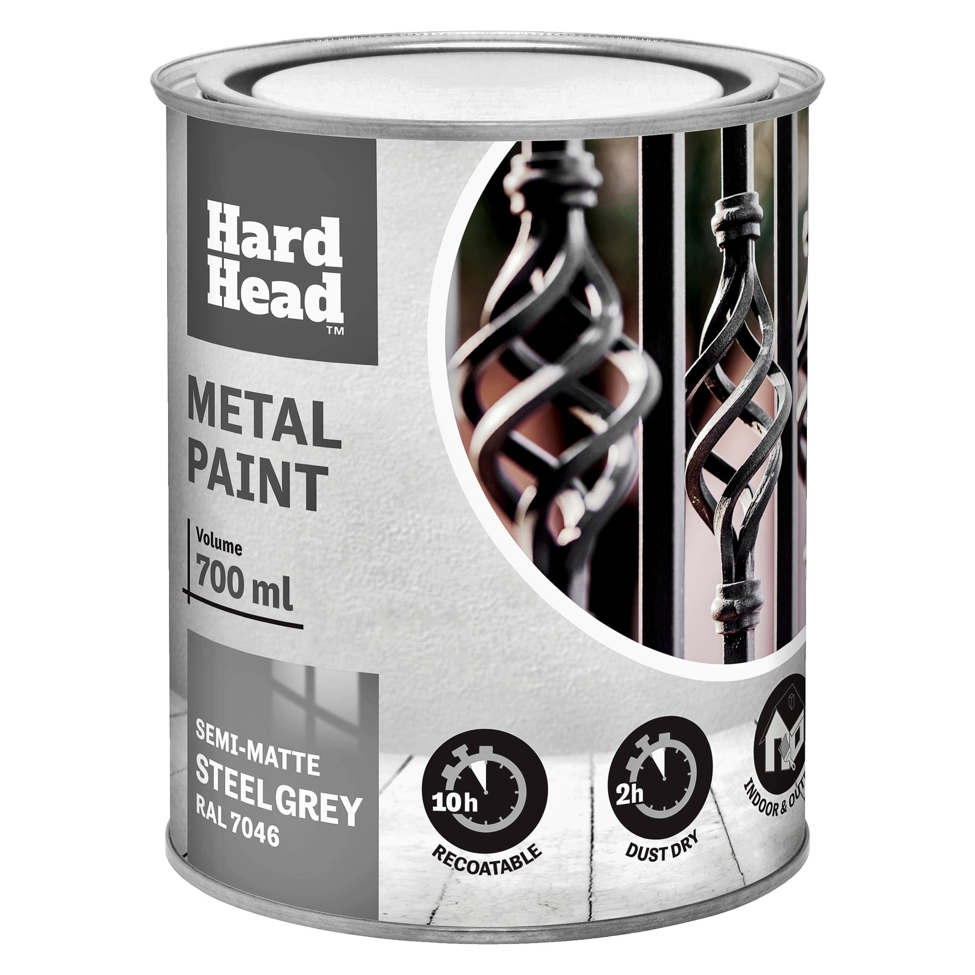 En 700 ml burk Hard Head Metal-färg i semimatt stålgrått (RAL 7046). Etiketten har ett metallstaket, produktdetaljer och ikoner för omlackering på 10 timmar, dammtorkning på 2 timmar och inomhus-/utomhusanvändning.