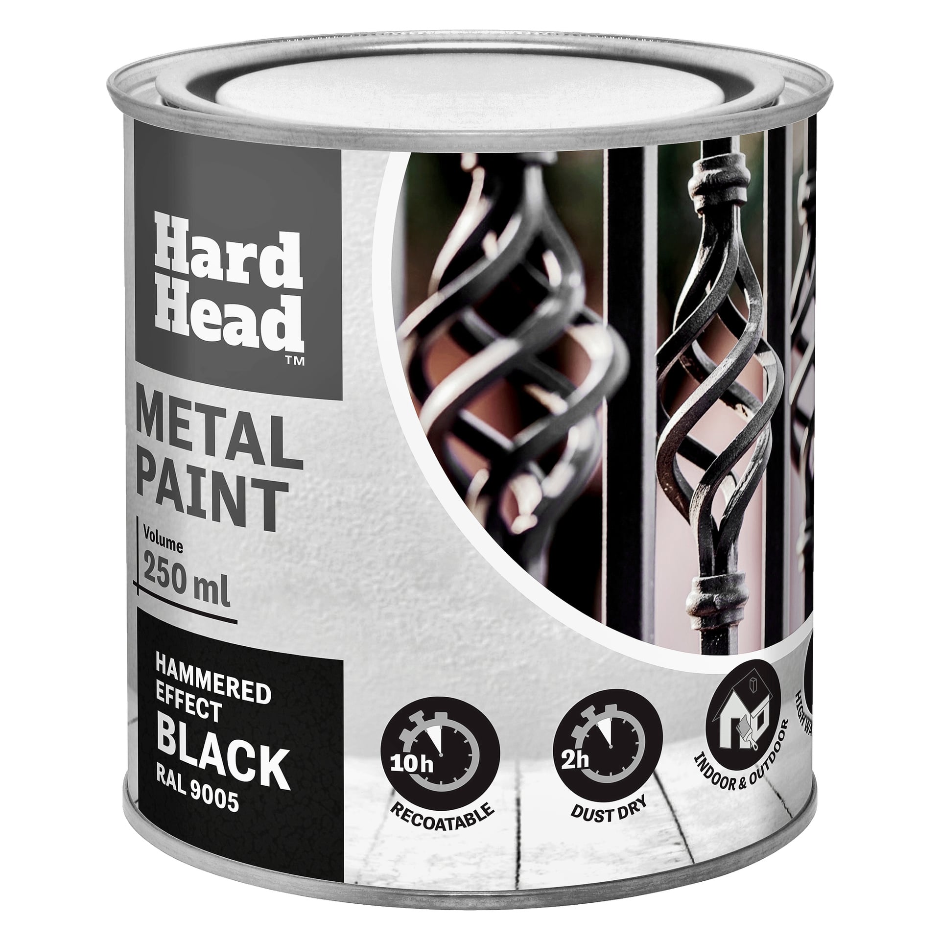 En 250 ml boks med Hard Head Metal-maling, svart hamret effekt (RAL 9005). Etiketten viser Hard Head, flere bruksikoner og et bilde av malt smijern. Den siterte teksten på etiketten inkluderer egnet for innendørs og utendørs bruk.