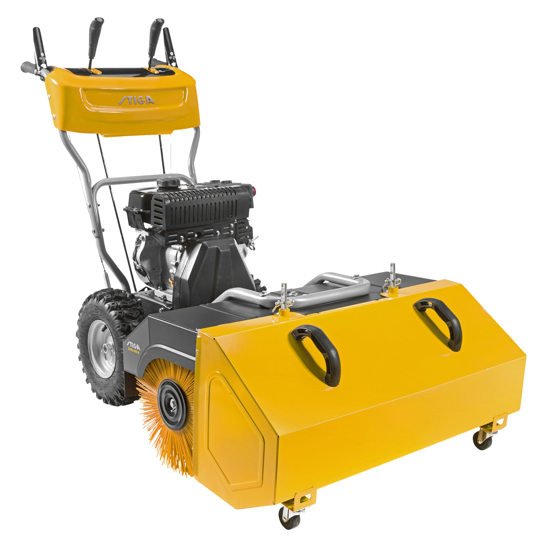 En gul och svart Stiga Collector för Sweeper är utrustad med stora hjul, två handtag, en kontrollpanel placerad ovanpå, en central roterande borste och en främre låda designad för att samla skräp.