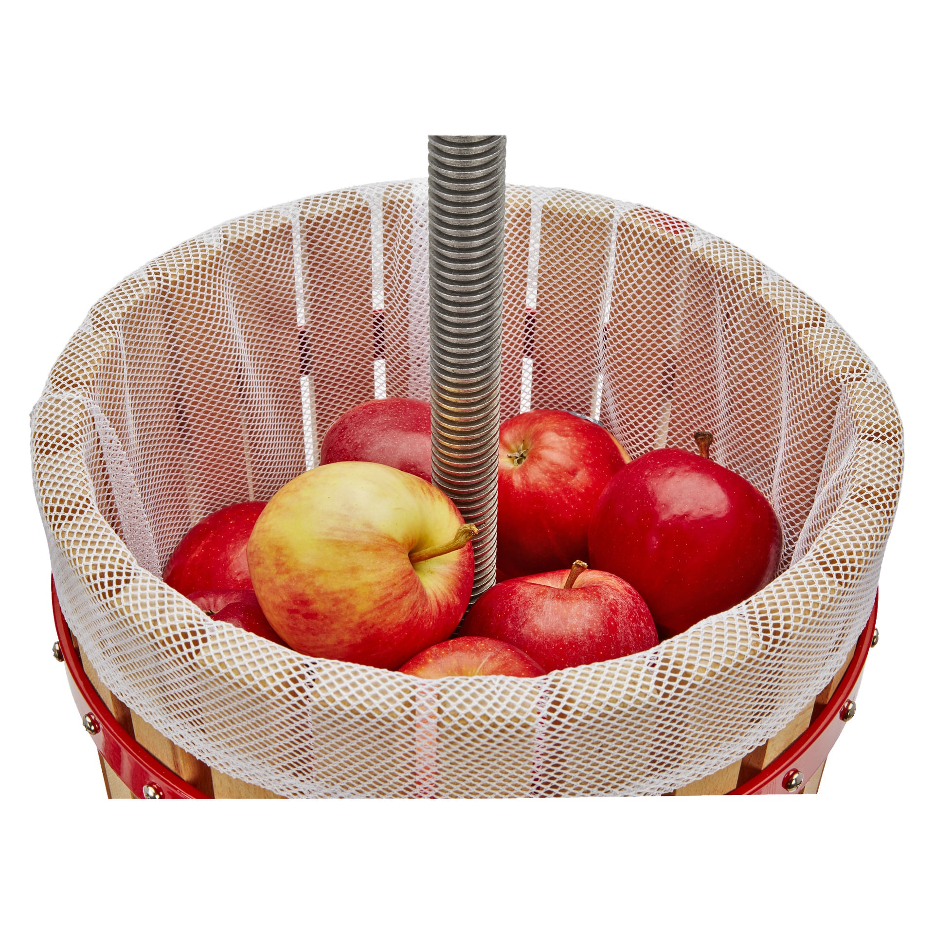 En närbild på röda och gula äpplen i en korg fodrad med nät och en metallstav i mitten, som markerar Menuett Fruit-pressen.