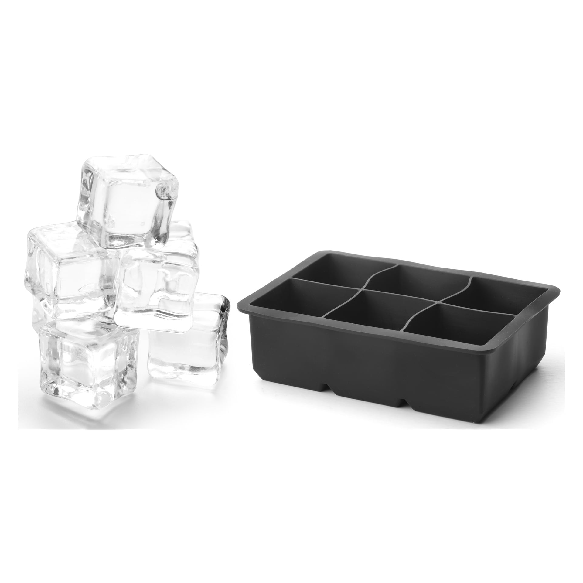 En stabel med seks klare isbiter står ved siden av Menuett-isformen, store terninger XL, et svart silikonbrett med seks rom.