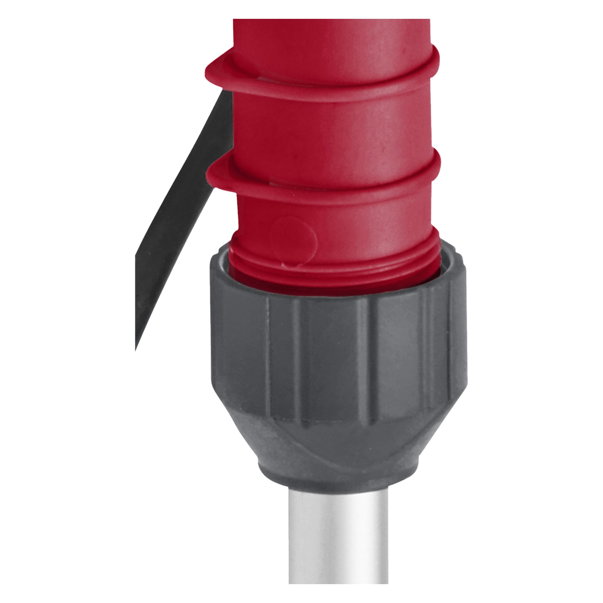 En detaljerad vy visar en röd plastdel med en grå gängad lock kopplad till en silvercylindrisk stång, som verkar komma från Meec Tools batteridrivna nedsänkbara pump. Till vänster kan man se ett svart band eller snöre.