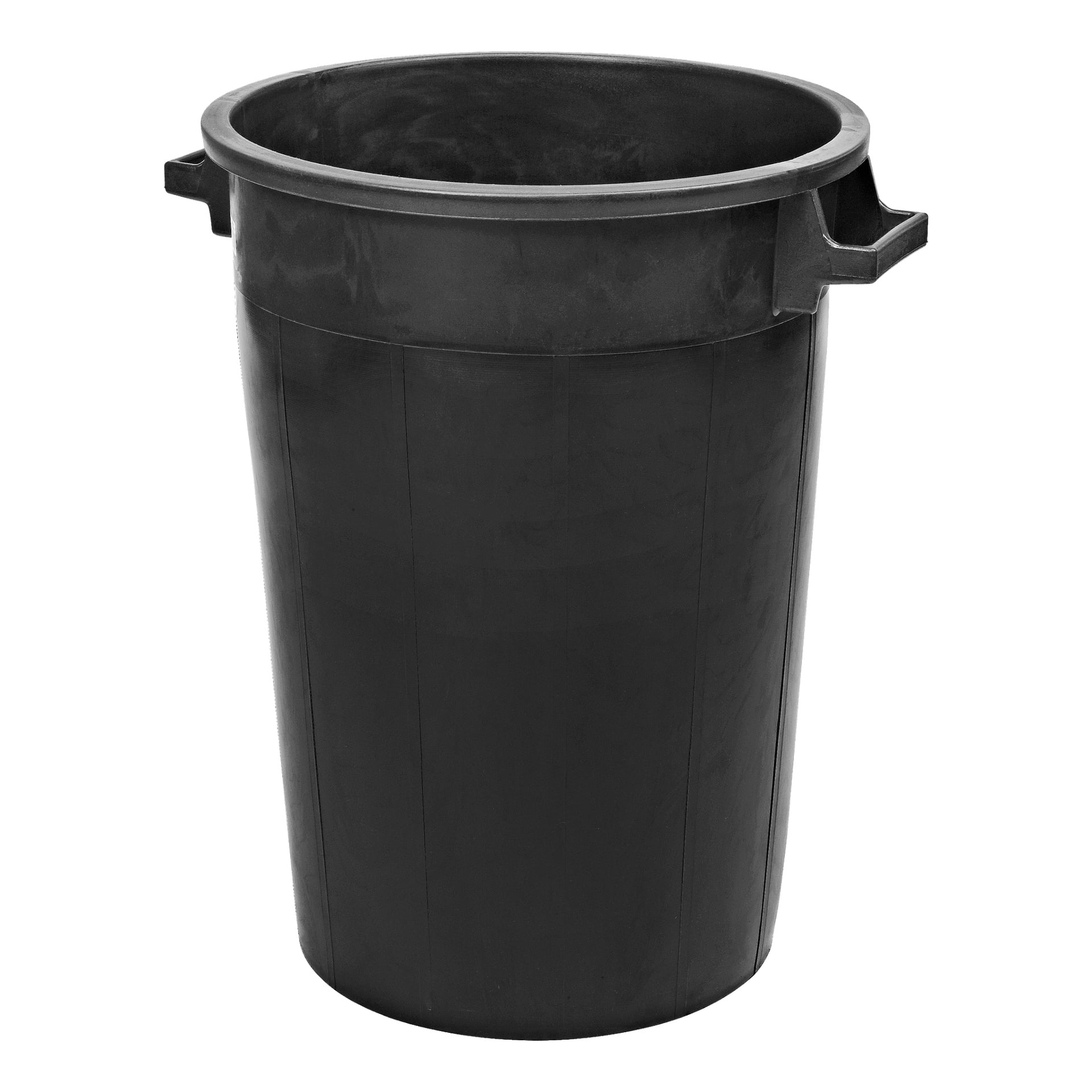 En stor svart cylindrisk vattentunna med hårdt huvud, gjord av plast och med två sidohandtag, står upprätt.