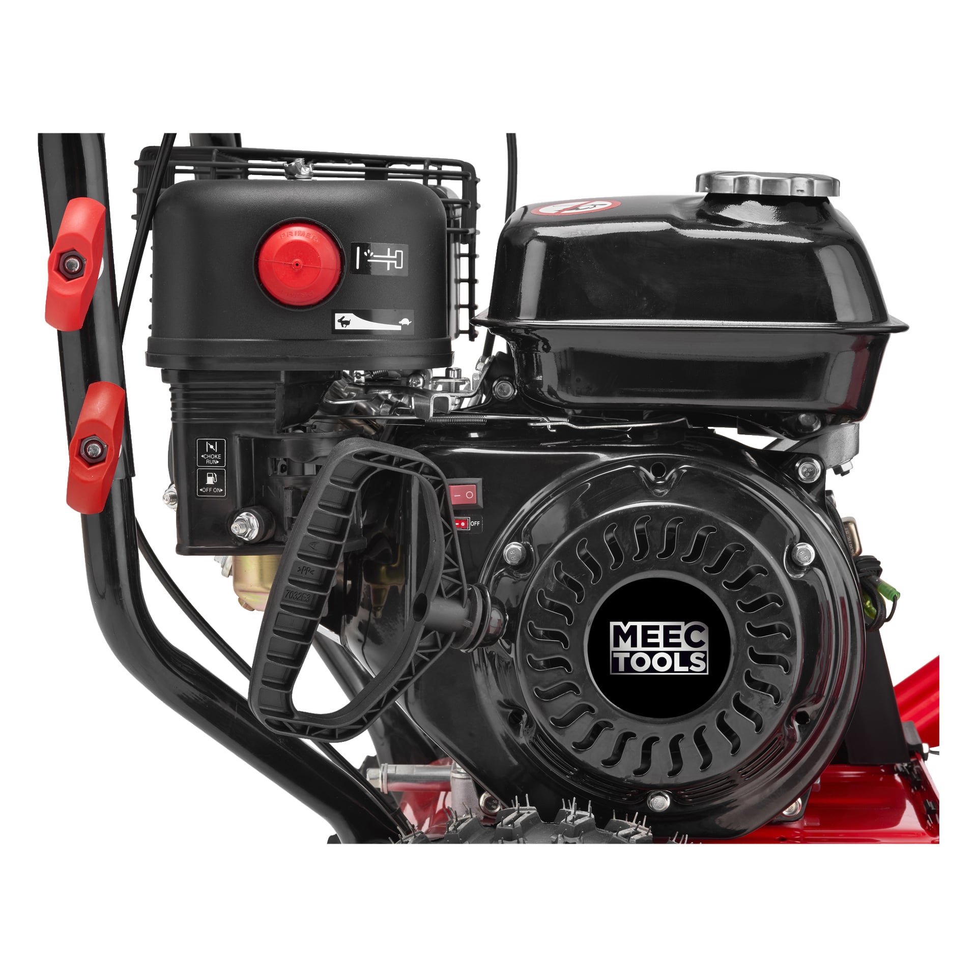 Nærbilde av en svart og rød Meec Tools Snowblower-motor, med tydelig synlige kontrollpaneler, håndtak og detaljerte maskinkomponenter med ulike etiketter.