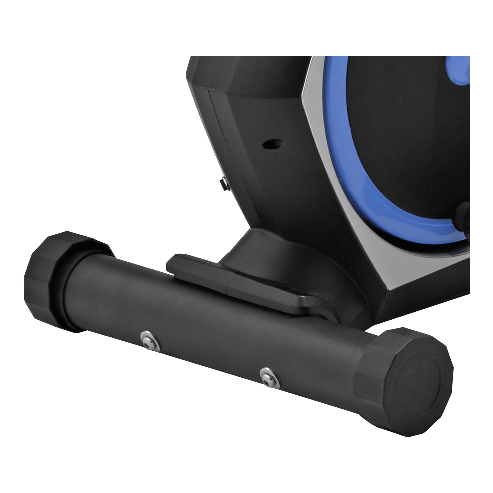 Detaljerad närbild av basstabilisatorn och sektionen av svänghjulshöljet på en Kayoba Cross Trainer. Den svarta stabilisatorn är fäst med två bultar, medan svänghjulet visar ett blått och svart färgmönster.