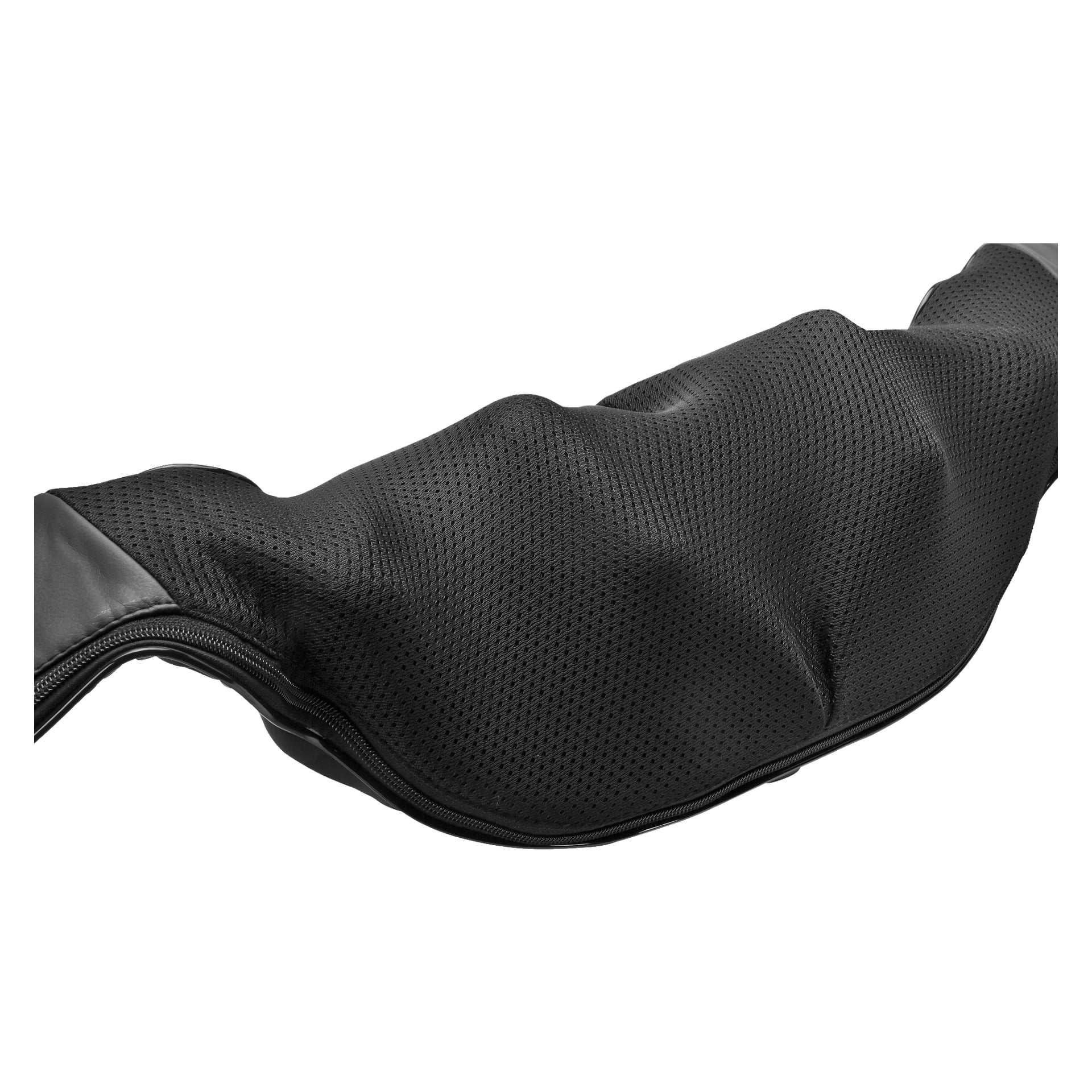 En närbild av Bright Massage Cushion för nacke och axlar, gjord av svart, texturerat och perforerat tyg med subtila upphöjda områden.