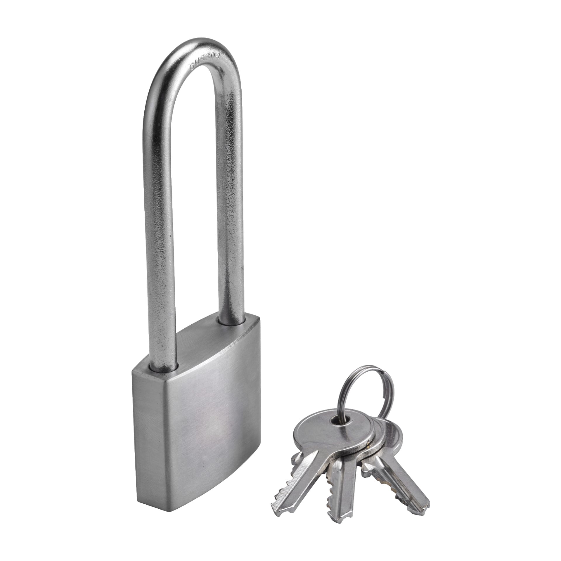 Ett Hard Head-hänglås med en glänsande silverkropp och en förlängd boja är placerat upprätt bredvid en liten nyckelring med tre identiska silvernycklar.