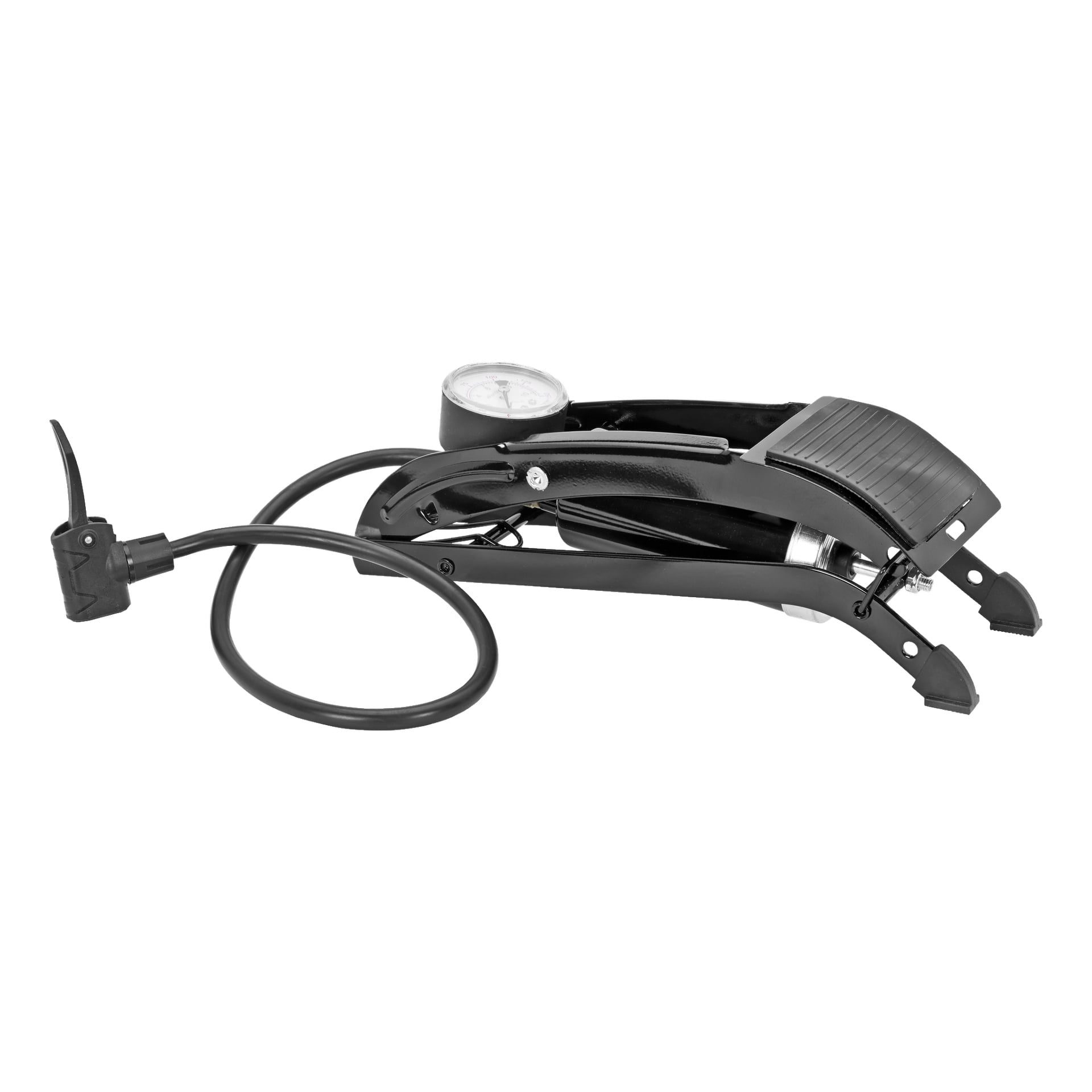 metalowa pompa Kayoba Foot Pump z wbudowanym manometrem i wężem, przeznaczona do napompowywania przedmiotów takich jak opony rowerowe. Pompa wyposażona jest w teksturowany pedał nożny dla stabilności oraz dyszę złączową na końcu węża.