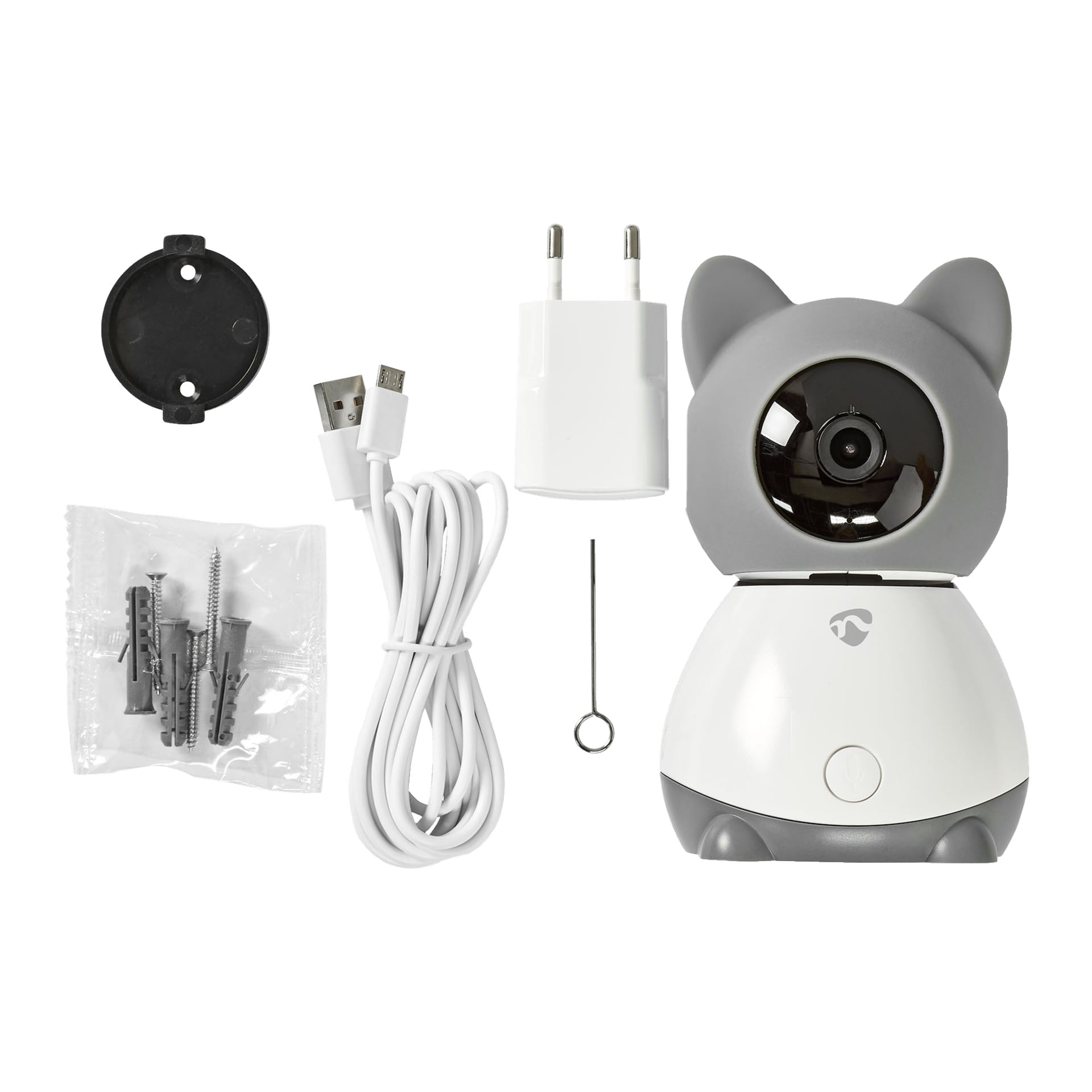En Nedis SmartLife IP-kamera med kattformad design visas, tillsammans med en USB-kabel, strömadapter, monteringsplatta, skruvar, vägguttag och en metallstift.