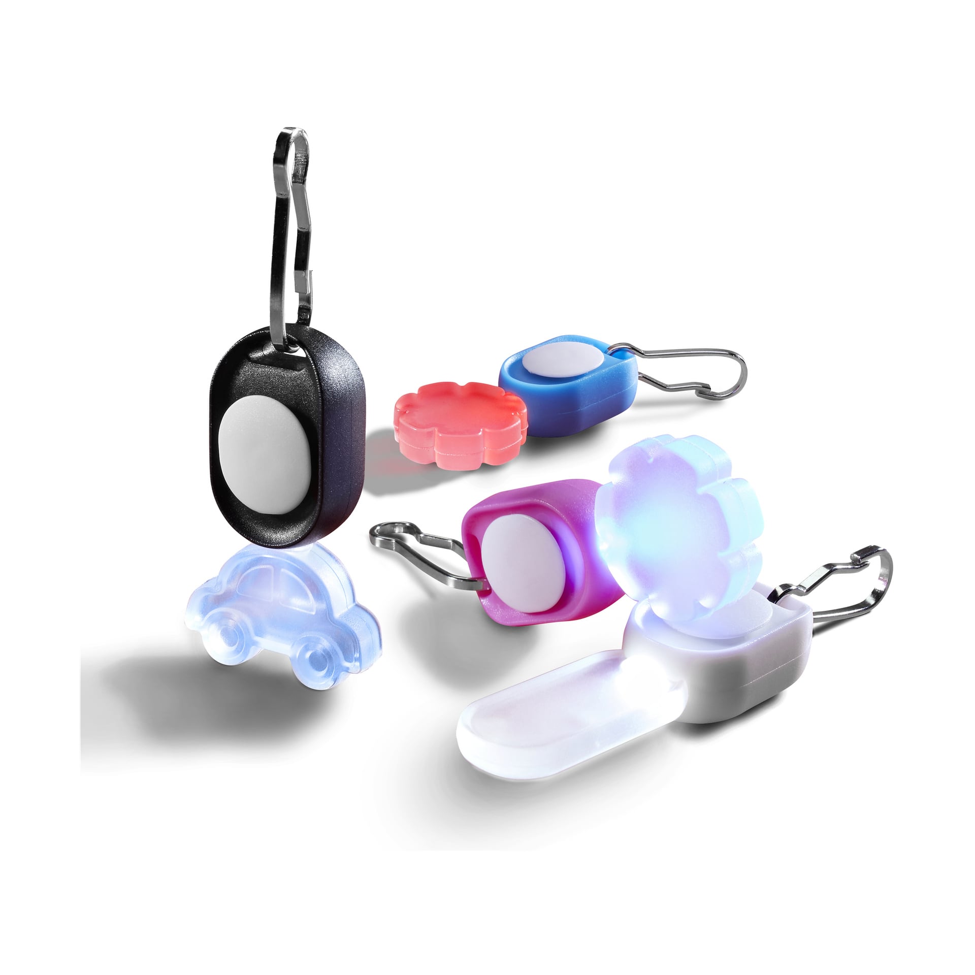 Ett set med fyra Anslut Mini LED-lampor visas, var och en med en unik form och färg. Alla lampor har en metallklämma och en cirkulär vit knapp. En lampa avger blått ljus, medan de andra tre är svarta, rosa, lila och vita.