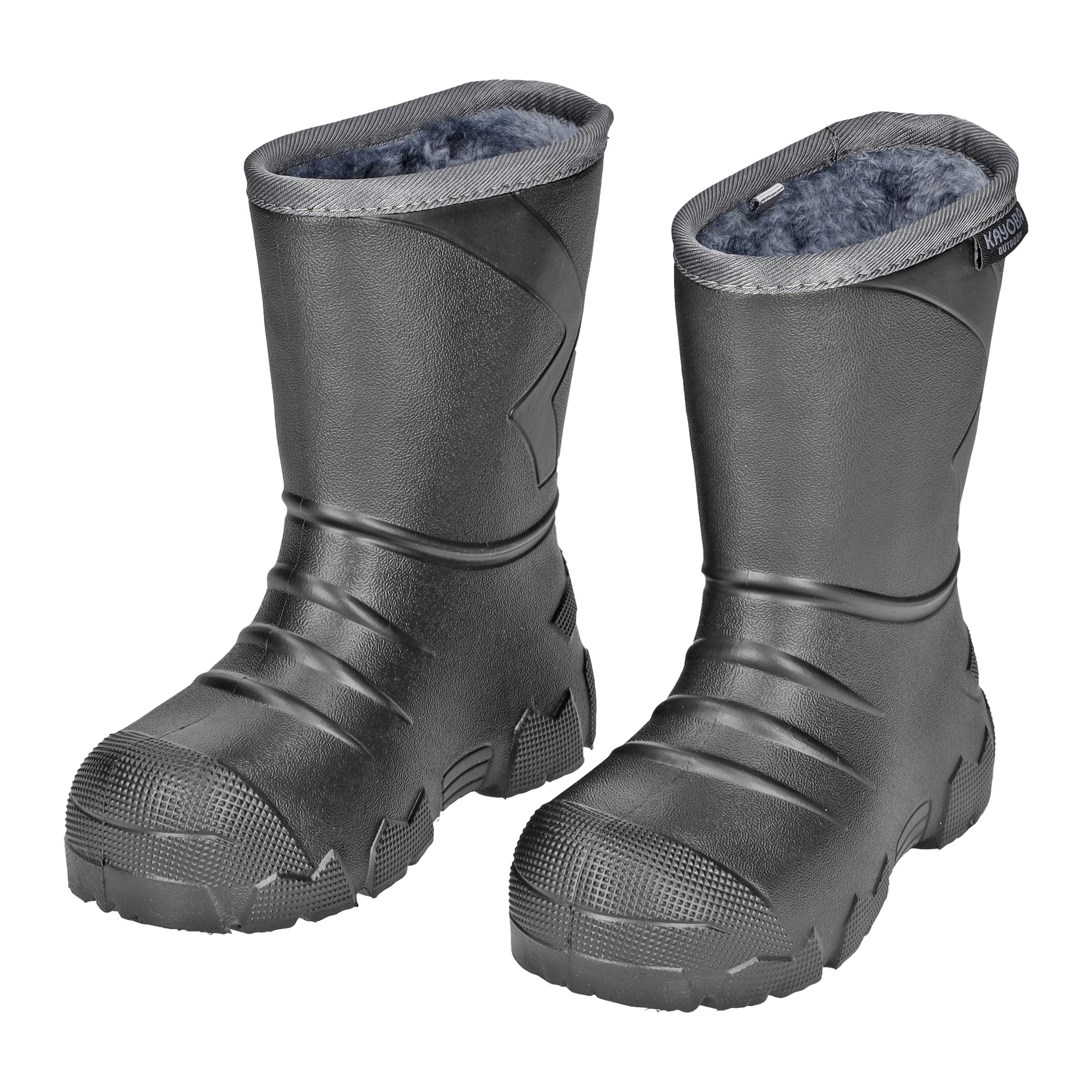 Kayoba Outdoor Warm-fodrade barnstövlar är svarta vinterskor med tjocka, texturerade sulor och mjuk grå fuskpälsfoder för extra värme. Designen är hållbar och har praktiska dragflikar baktill.